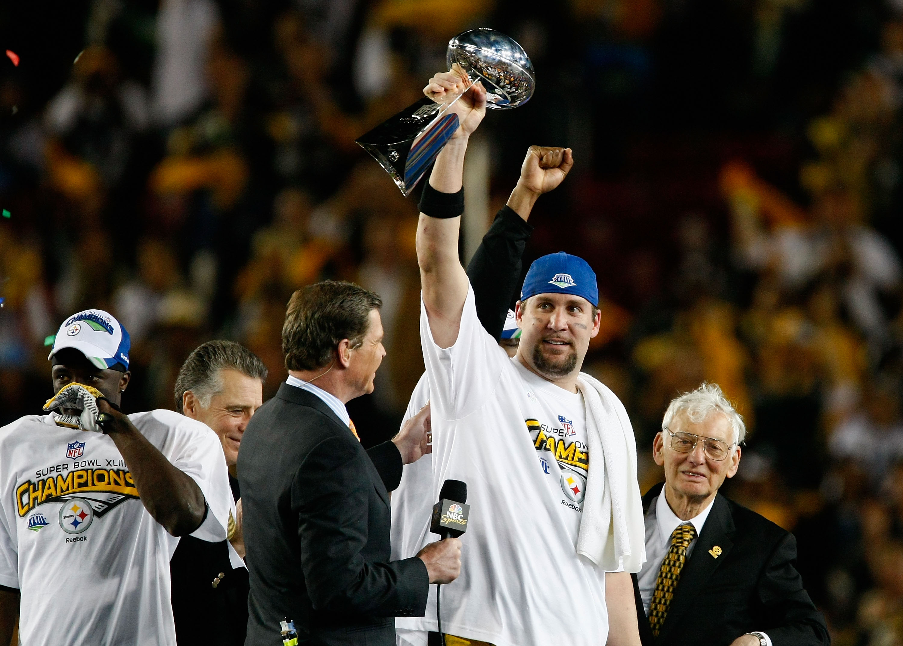 TAMPA, FL - FEBRUARY 01:  Quarterback Ben Roethlisberger #7 of the Pittsburgh Steelers celebrates with the Vince Lombardi Trophy after the Steelers won 27-23 against the Arizona Cardinals during Super Bowl XLIII on February 1, 2009 at Raymond James Stadiu