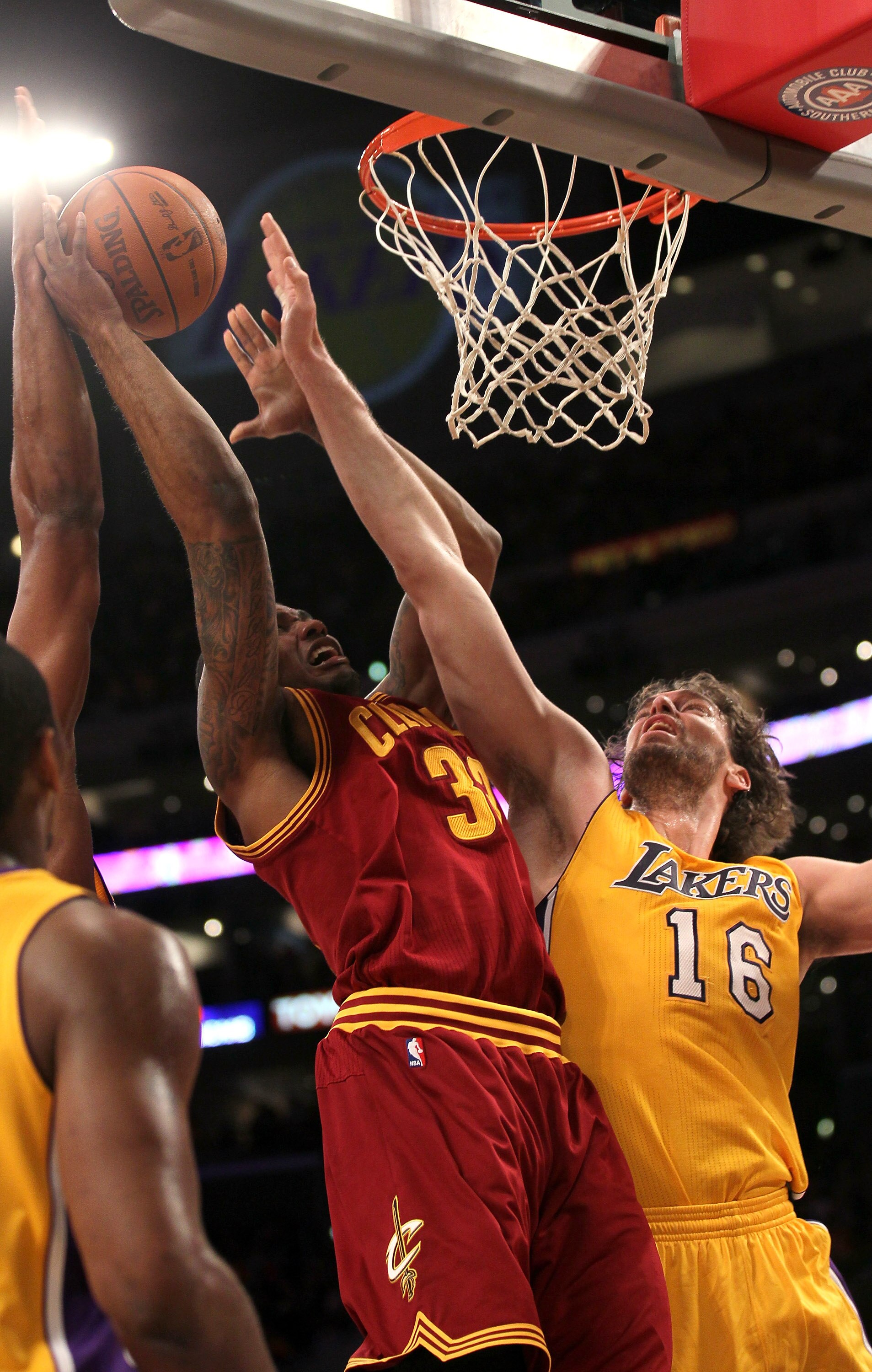 LOS ANGELES, CA - JANUARY 11:  Alonzo Gee #33 of  the Cleveland Cavaliers goes up to shoot against Pau Gasol #16 of the Los Angeles Lakers at Staples Center on January 11, 2011 in Los Angeles, California.  The Lakers won 112-57.  NOTE TO USER: User expres