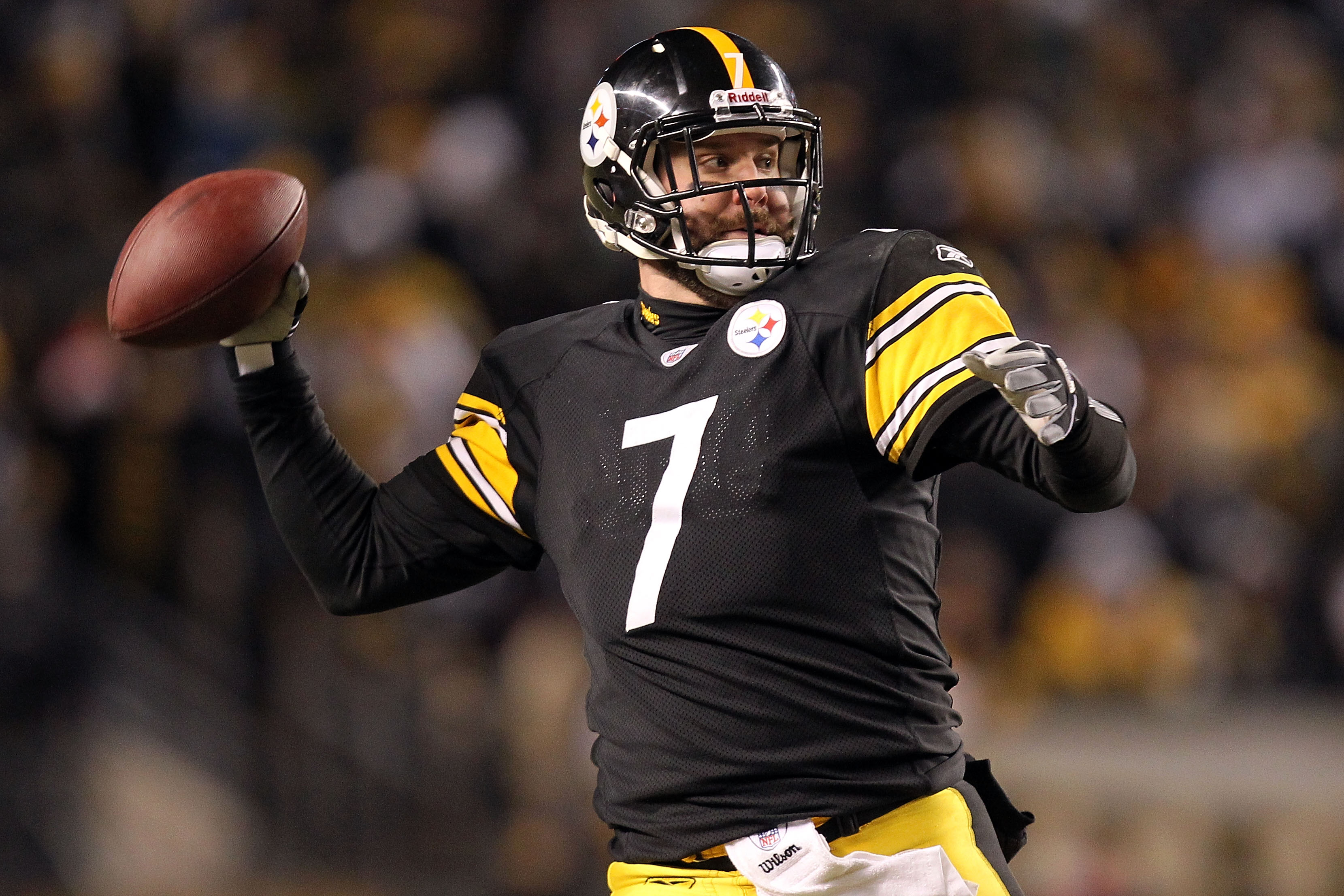 PITTSBURGH, PA - JANUARY 23: Ben Roethlisberger #7 of the Pittsburgh Steelers drops back against the New York Jets during the 2011 AFC Championship game at Heinz Field on January 23, 2011 in Pittsburgh, Pennsylvania. The Pittsburgh Steelers defeated the PITTSBURGH, PA - JANUARY 23: Ben Roethlisberger #7 of the Pittsburgh Steelers drops back against the New York Jets during the 2011 AFC Championship game at Heinz Field on January 23, 2011 in Pittsburgh, Pennsylvania. The Pittsburgh Steelers defeated the