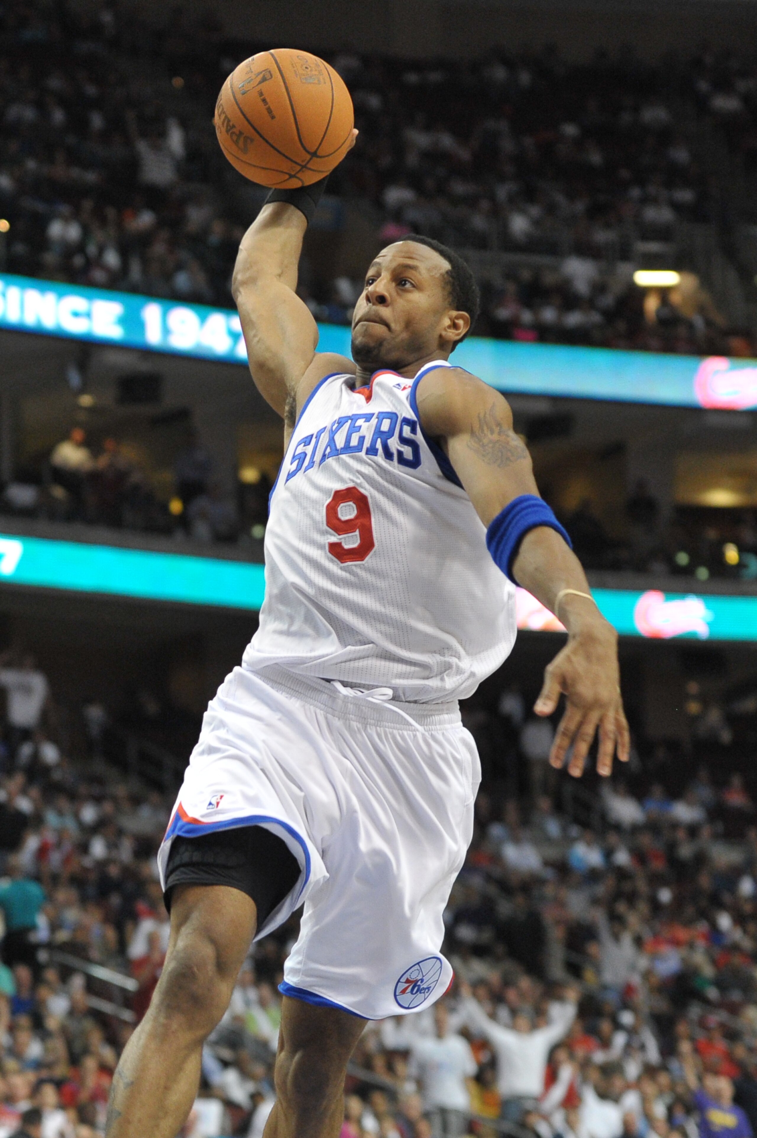 PHILADELPHIA - OCTOBER 27: Andre Iguodala #9 of the Philadelphia 76ers in action during the game against the Miami Heat at the Wells Fargo Center on October 27, 2010 in Philadelphia, Pennsylvania. NOTE TO USER: User expressly acknowledges and agrees that PHILADELPHIA - OCTOBER 27: Andre Iguodala #9 of the Philadelphia 76ers in action during the game against the Miami Heat at the Wells Fargo Center on October 27, 2010 in Philadelphia, Pennsylvania. NOTE TO USER: User expressly acknowledges and agrees that