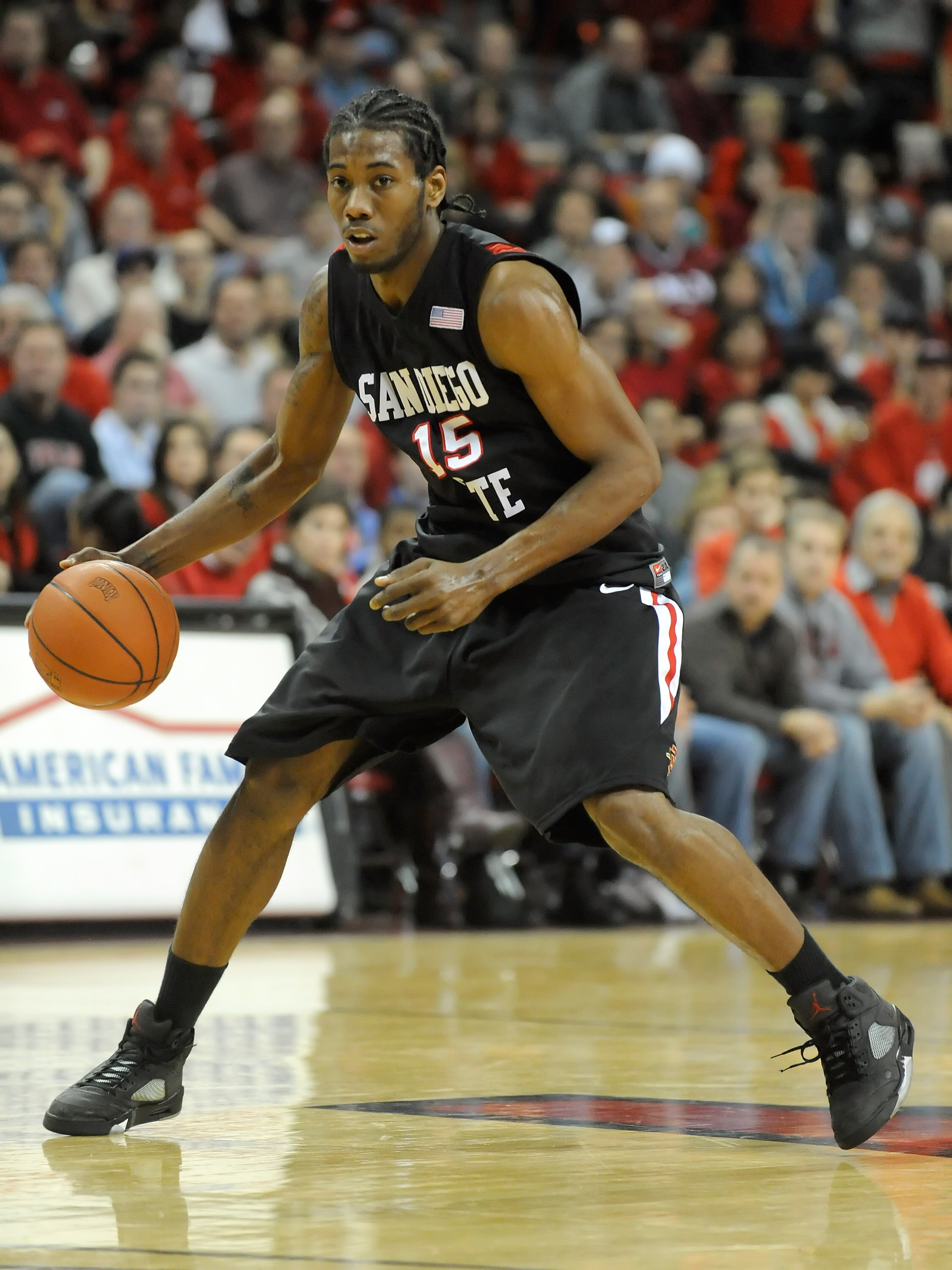 LAS VEGAS - JANUARY 13:  Kawhi Leonard #15 of the San Diego State Aztecs brings the ball up the court during a game against the UNLV Rebels at the Thomas & Mack Center January 13, 2009 in Las Vegas, Nevada. The Rebels defeated the Aztecs 76-66.  (Photo by