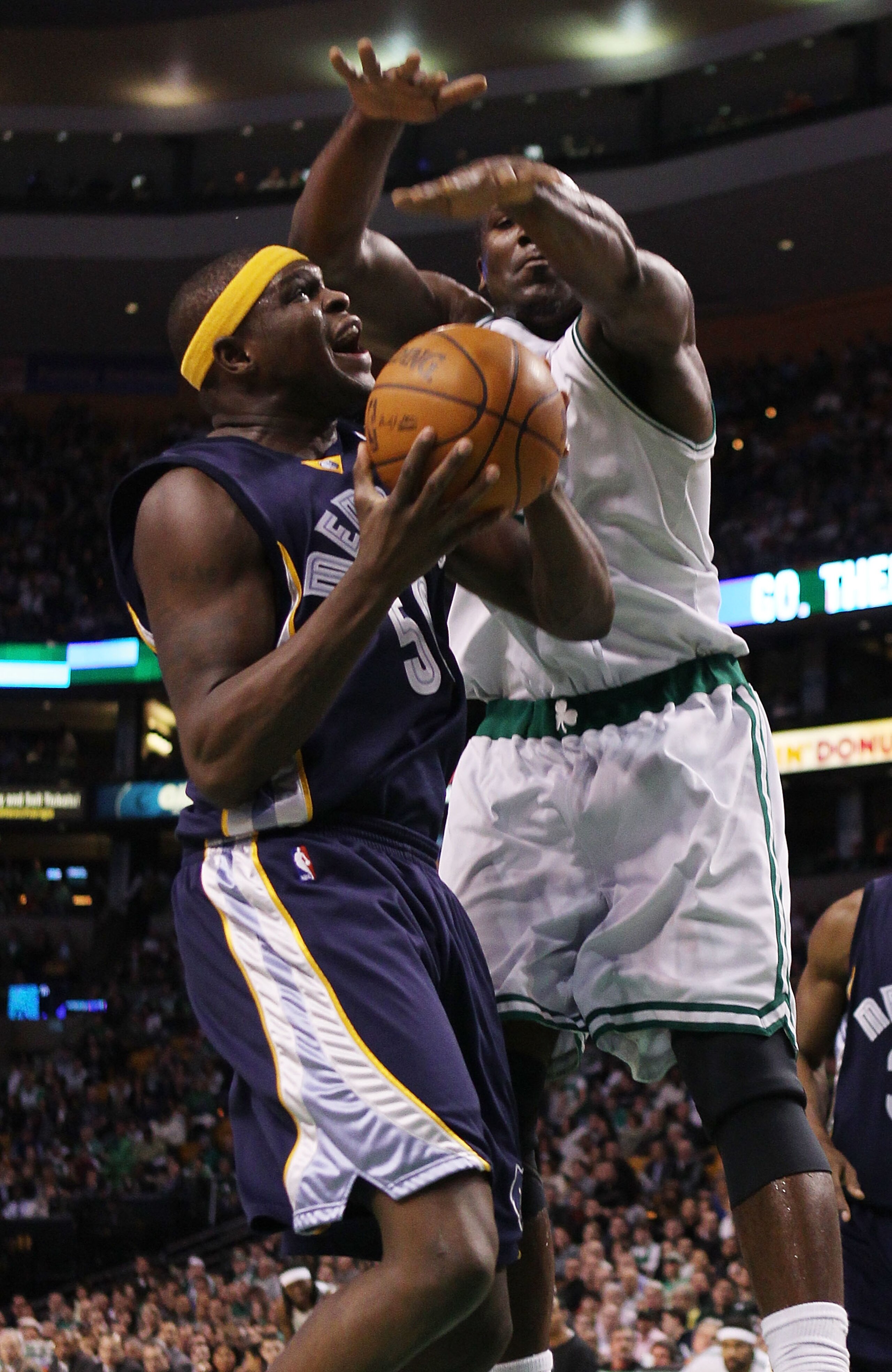 BOSTON - MARCH 10: Zach Randolph #50 of the Memphis Grizzlies heads for the net as Kendrick Perkins #43 of the Boston Celtics defends on March 10, 2010 at the TD Garden in Boston, Massachusetts. NOTE TO USER: User expressly acknowledges and agrees that, BOSTON - MARCH 10: Zach Randolph #50 of the Memphis Grizzlies heads for the net as Kendrick Perkins #43 of the Boston Celtics defends on March 10, 2010 at the TD Garden in Boston, Massachusetts. NOTE TO USER: User expressly acknowledges and agrees that,