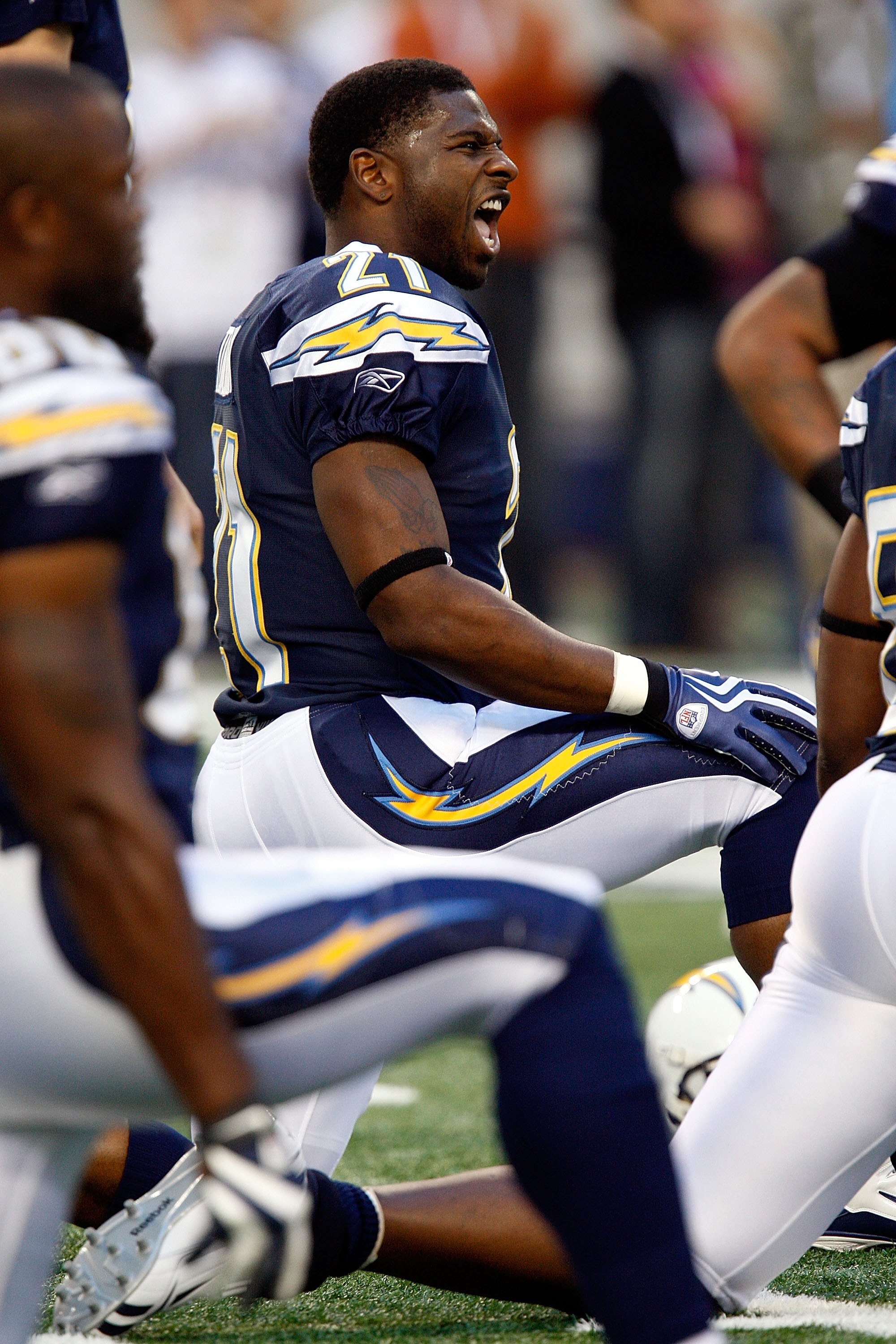 ARLINGTON, TX - DECEMBER 13:  Running back LaDainian Tomlinson#21 of the San Diego Chargers at Cowboys Stadium on December 13, 2009 in Arlington, Texas.  (Photo by Ronald Martinez/Getty Images)