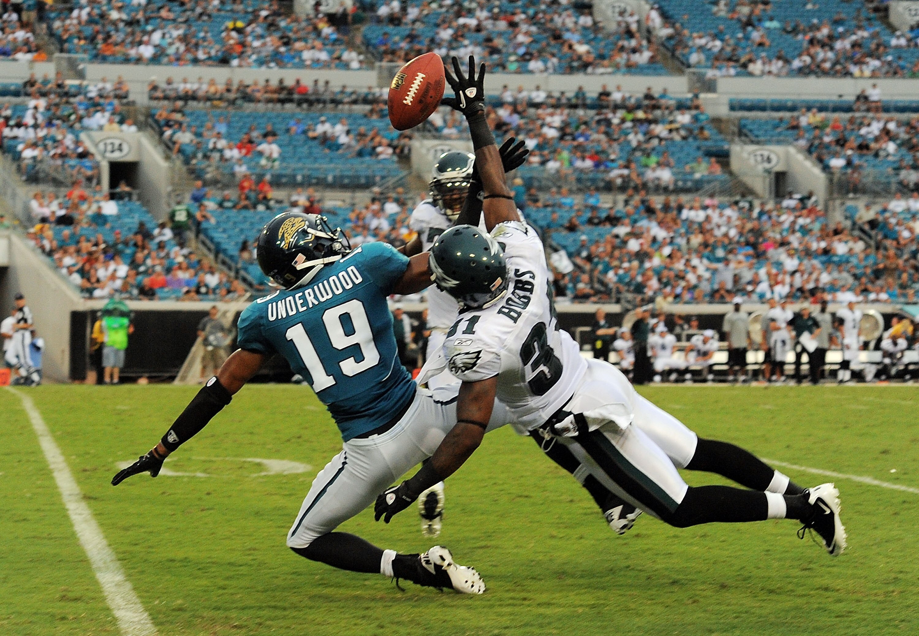 JACKSONVILLE, FL - SEPTEMBER 26:  Cornerback Ellis Hobbs #31 of the Philadelphia Eagles knocks down a pass intended for wide receiver Tiquan Underwood #19 of the Jacksonville Jaguars at EverBank Field on September 26, 2010 in Jacksonville, Florida. The Ea