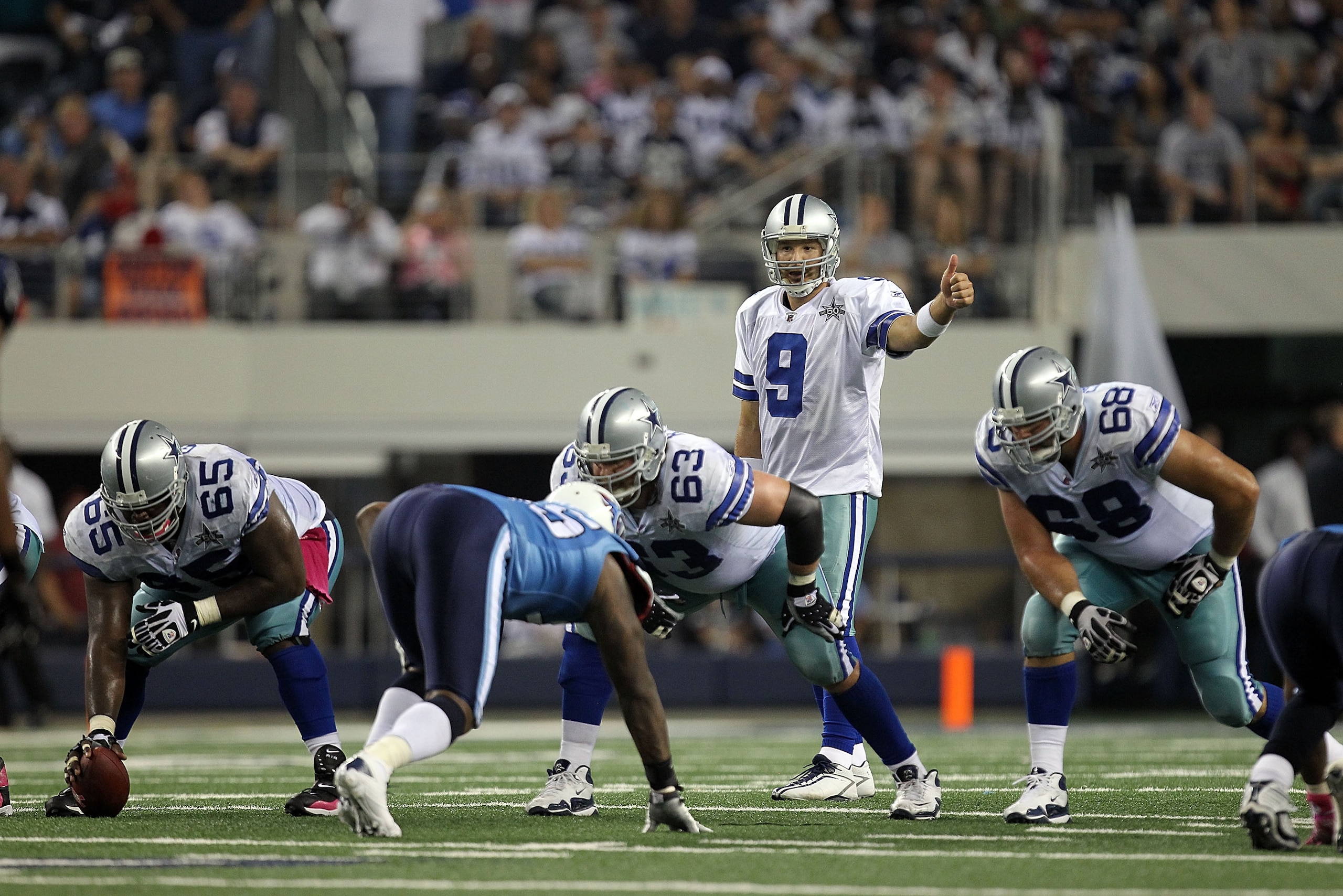 ARLINGTON, TX - OCTOBER 10:  Quarterback Tony Romo #9 of the Dallas Cowboys at Cowboys Stadium on October 10, 2010 in Arlington, Texas.  (Photo by Ronald Martinez/Getty Images)