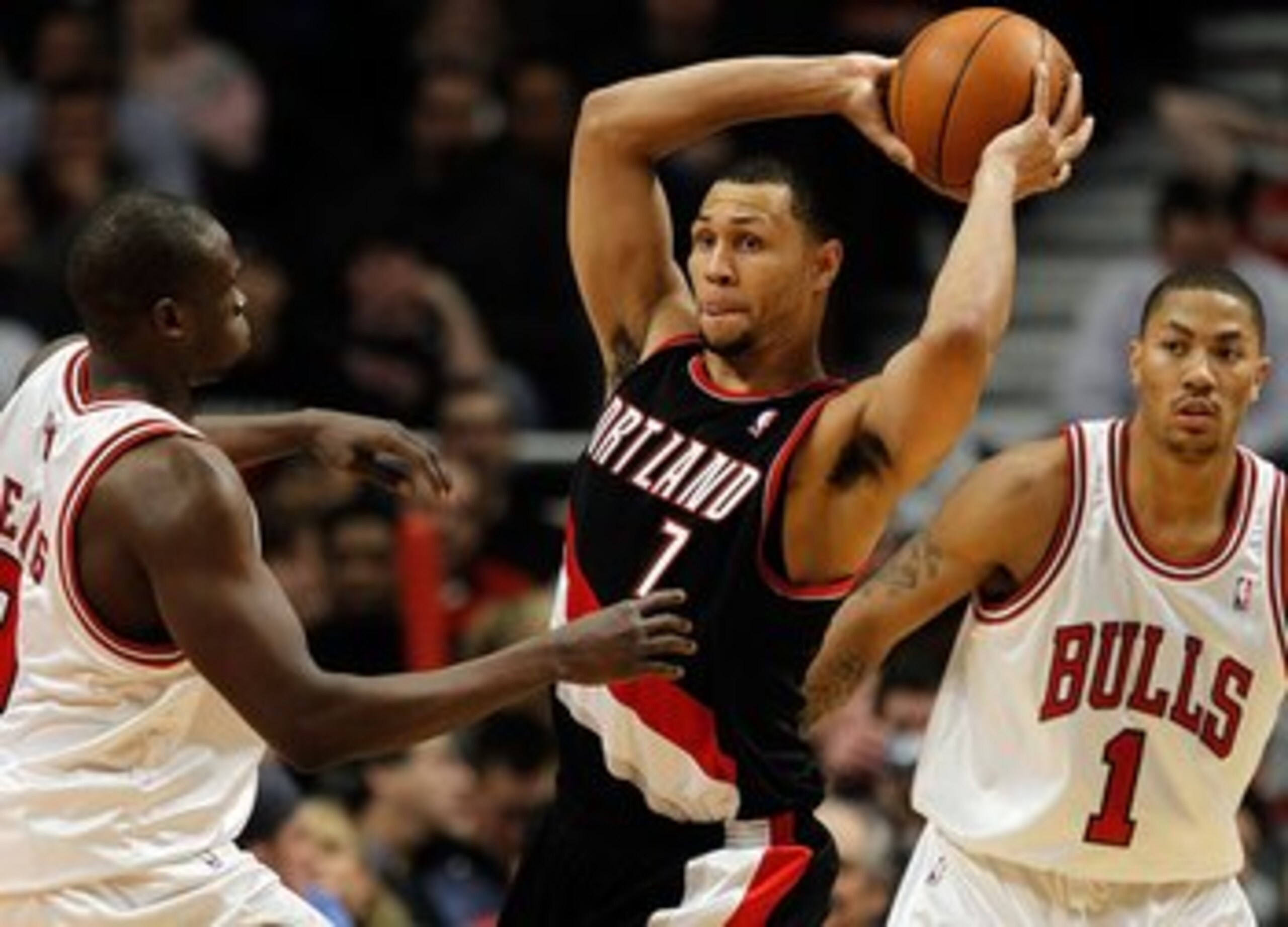 CHICAGO - FEBRUARY 26: Brandon Roy #7 of the Portland Trail Blazers looks to pass under pressure from Loul Deng #9 and Derrick Rose #1 of the Chicago Bulls at the United Center on February 26, 2010 in Chicago, Illinois. The Bulls defeated the Trail Blazer