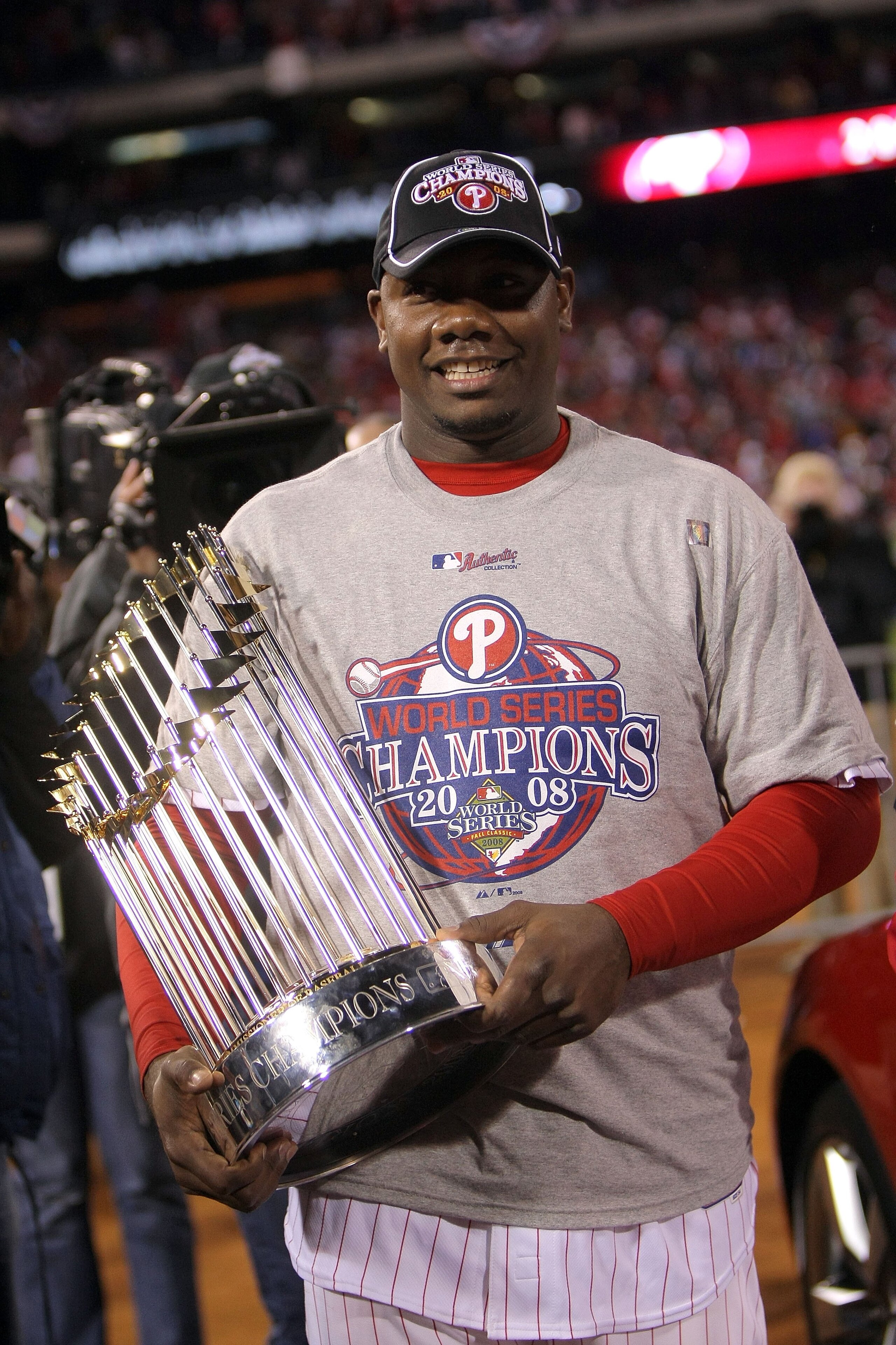 PHILADELPHIA - OCTOBER 29: Ryan Howard #6 of the Philadelphia Phillies celebrates on the field with the World Series Championship trophy after their 4-3 win against the Tampa Bay Rays during the continuation of game five of the 2008 MLB World Series on O PHILADELPHIA - OCTOBER 29: Ryan Howard #6 of the Philadelphia Phillies celebrates on the field with the World Series Championship trophy after their 4-3 win against the Tampa Bay Rays during the continuation of game five of the 2008 MLB World Series on O