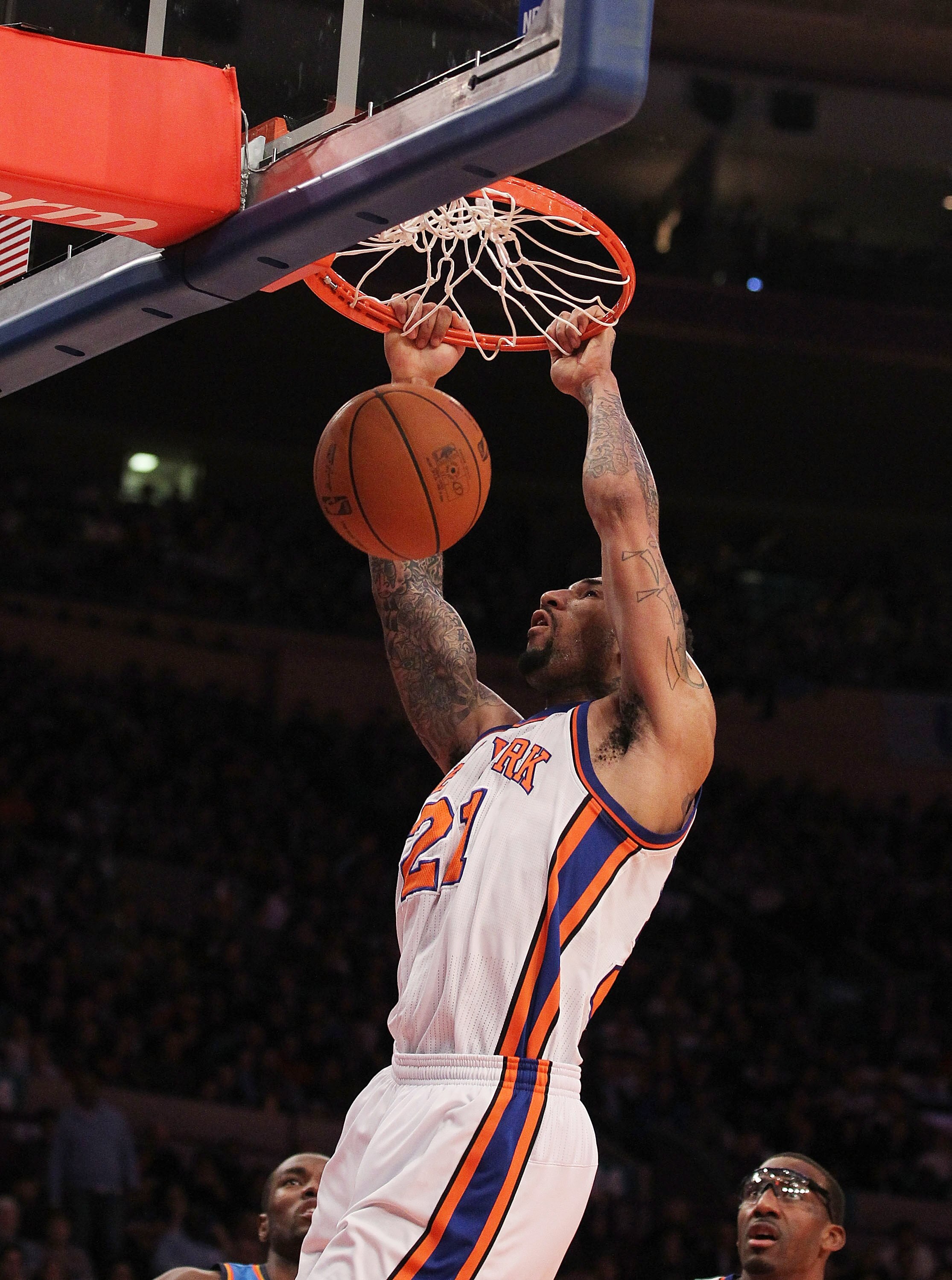 NEW YORK, NY - DECEMBER 22:  Wilson Chandler #21 of the New York Knicks dunks against the Oklahoma City Thunder at Madison Square Garden on December 22, 2010 in New York City.   NOTE TO USER: User expressly acknowledges and agrees that, by downloading and