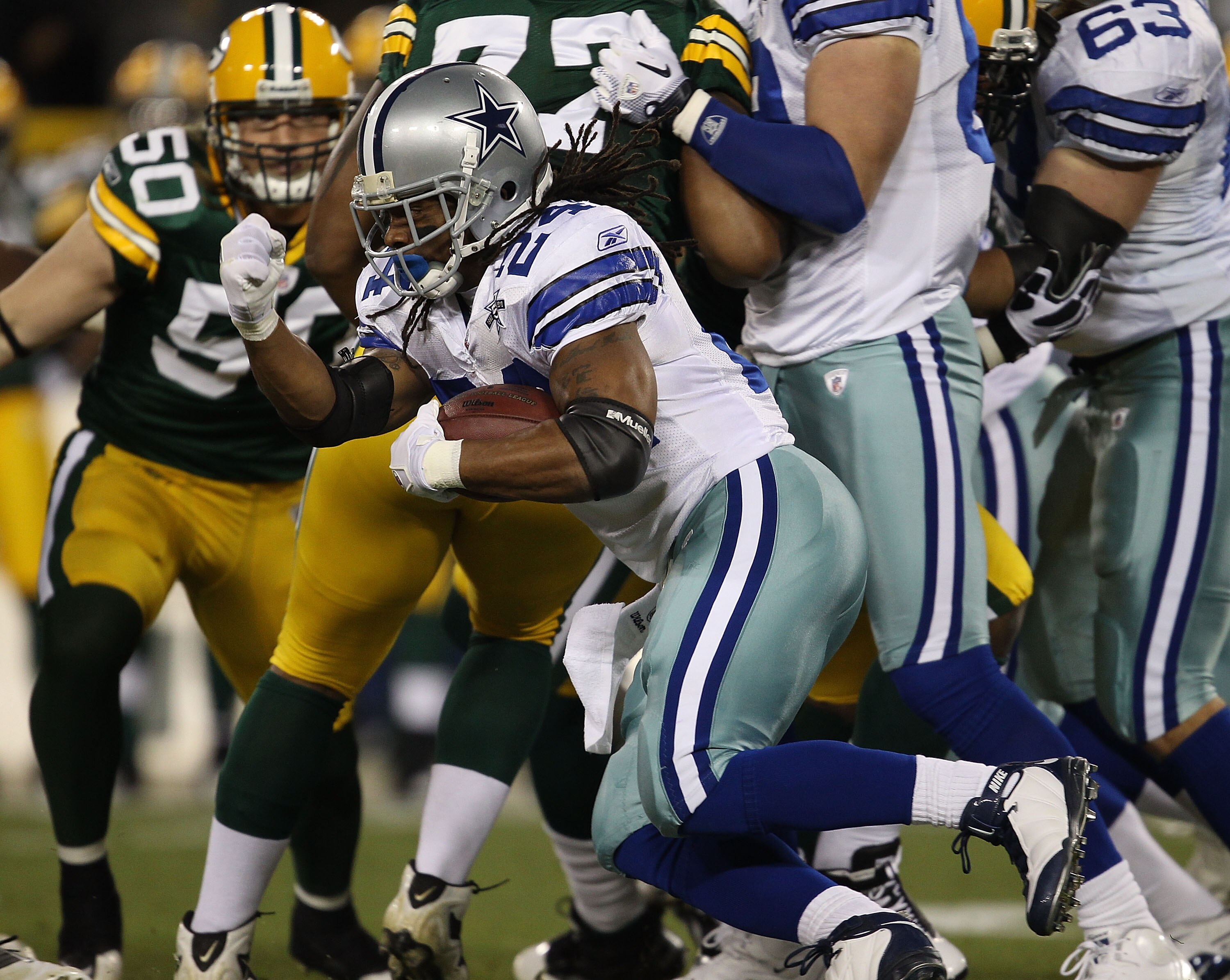 GREEN BAY, WI - NOVEMBER 07: Marion Barber #24 of the Dallas Cowboys runs against the Green Bay Packers at Lambeau Field on November 7, 2010 in Green Bay, Wisconsin. The Packers defeated the Cowboys 45-7. (Photo by Jonathan Daniel/Getty Images)