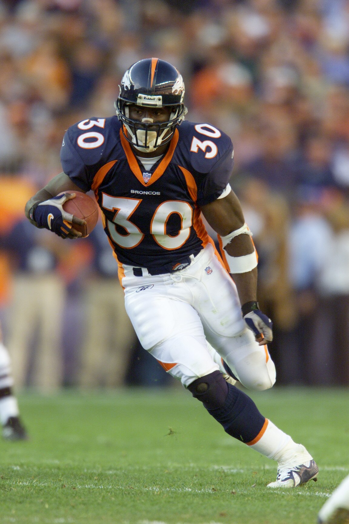 11 Nov 2001 : Terrell Davis of the Denver Broncos heads downfield against the San Diego Chargers during the game at Invesco Field at Mile High Stadium in Denver, Colorado. The Broncos won 26-16. DIGITAL IMAGE. Mandatory Credit: Brian Bahr/Allsport