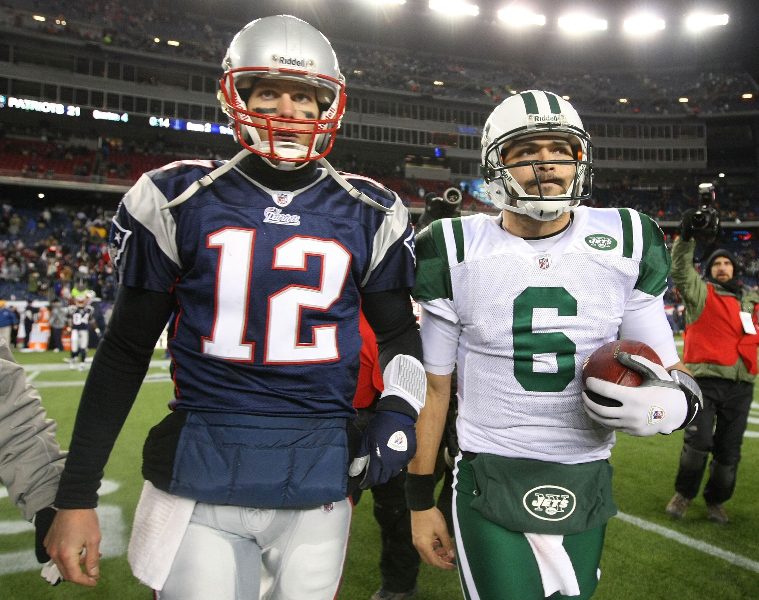 FOXBORO, MA - JANUARY 16: Tom Brady #12 of the New England Patriots and Mark Sanchez #6 of the New York Jets walk off the field after the Jets defeated the Patriots 28 to 21 their 2011 AFC divisional playoff game at Gillette Stadium on January 16, 2011 i FOXBORO, MA - JANUARY 16: Tom Brady #12 of the New England Patriots and Mark Sanchez #6 of the New York Jets walk off the field after the Jets defeated the Patriots 28 to 21 their 2011 AFC divisional playoff game at Gillette Stadium on January 16, 2011 i