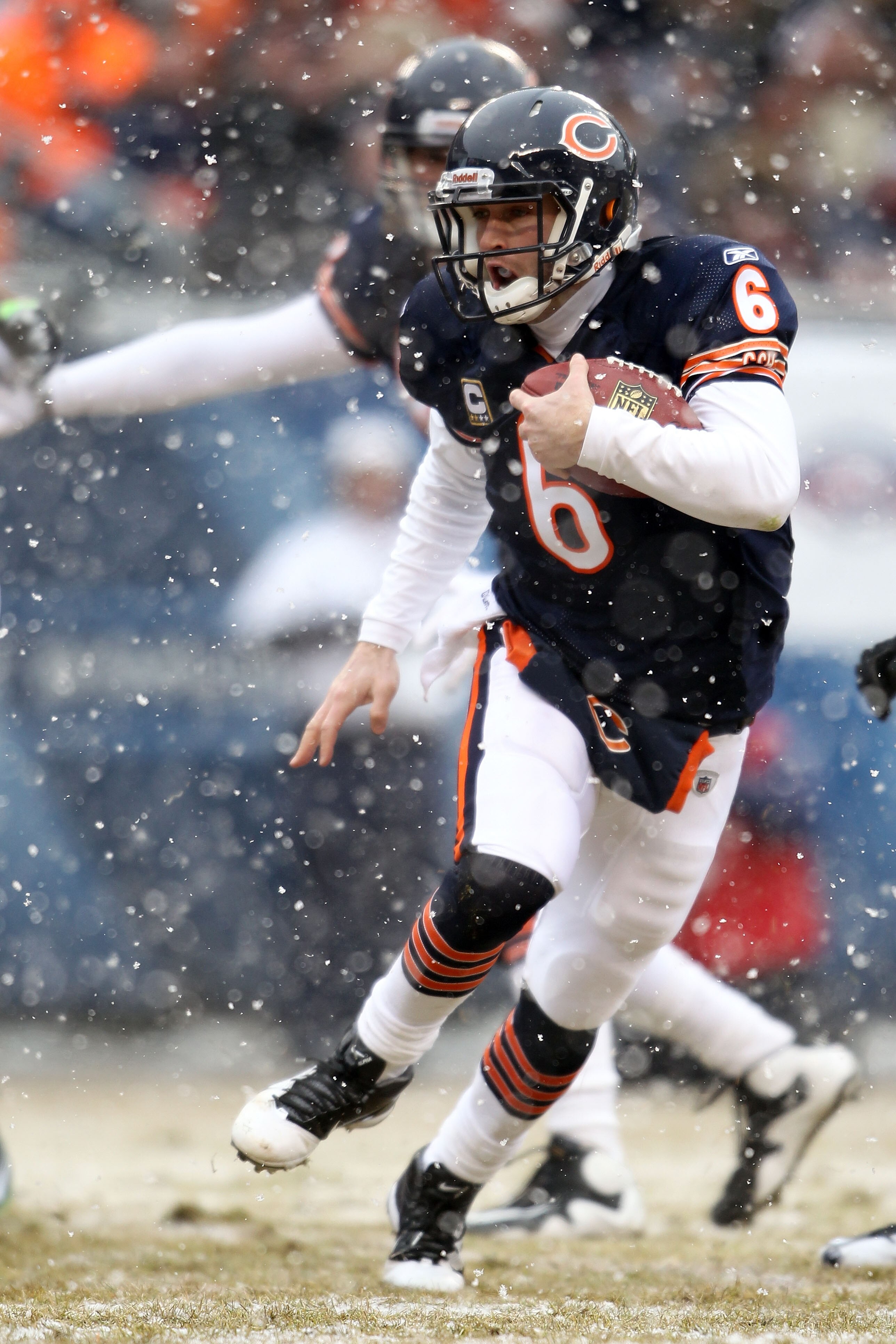 CHICAGO, IL - JANUARY 16:  Quarterback Jay Cutler #6 of the Chicago Bears runs the ball against the Seattle Seahawks in the second quarter of the 2011 NFC divisional playoff game at Soldier Field on January 16, 2011 in Chicago, Illinois.  (Photo by Andy L