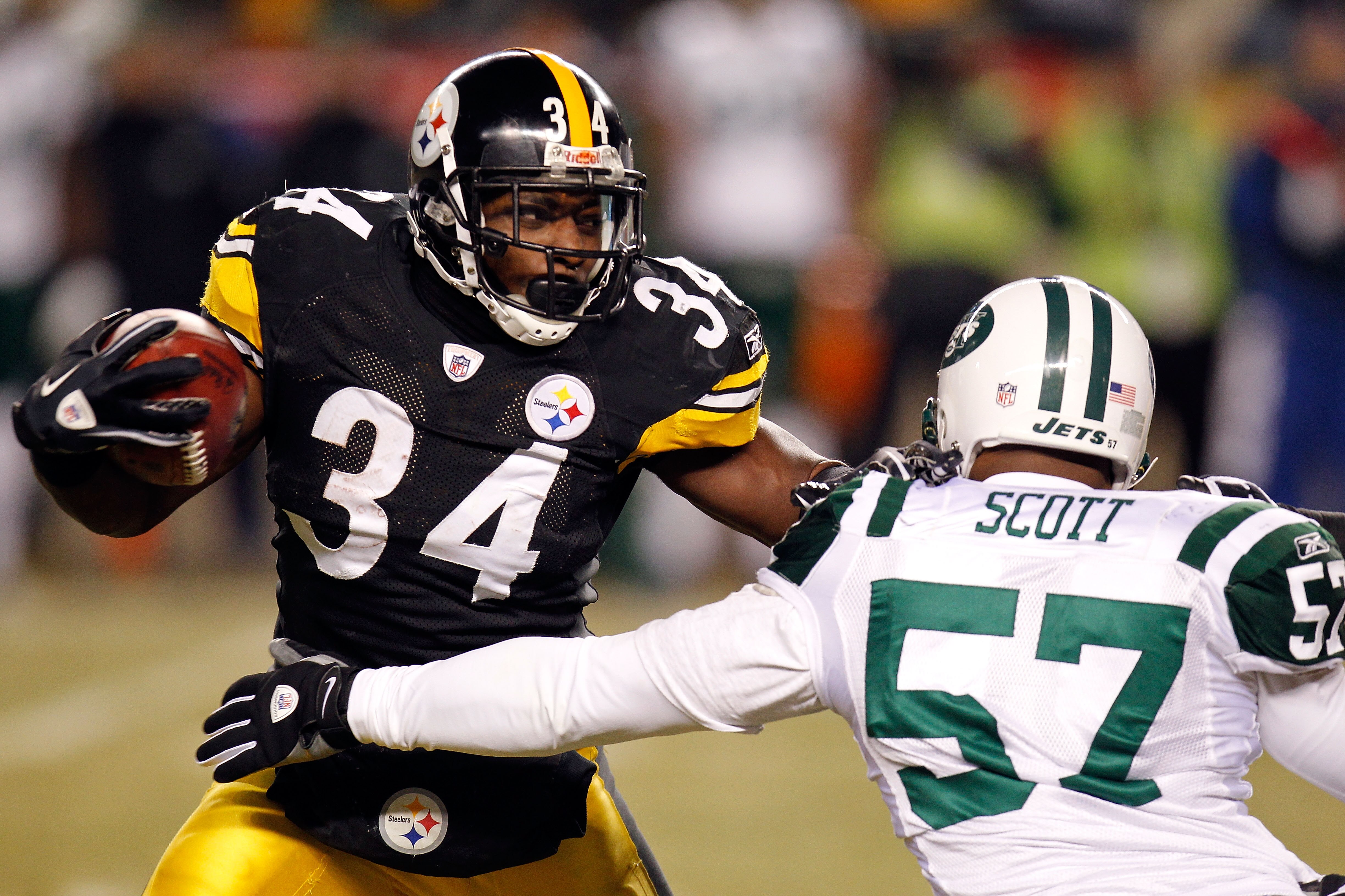 PITTSBURGH, PA - JANUARY 23:  Rashard Mendenhall #34 of the Pittsburgh Steelers runs down field against Bart Scott #57 of the New York Jets during the 2011 AFC Championship game at Heinz Field on January 23, 2011 in Pittsburgh, Pennsylvania.  (Photo by Gr