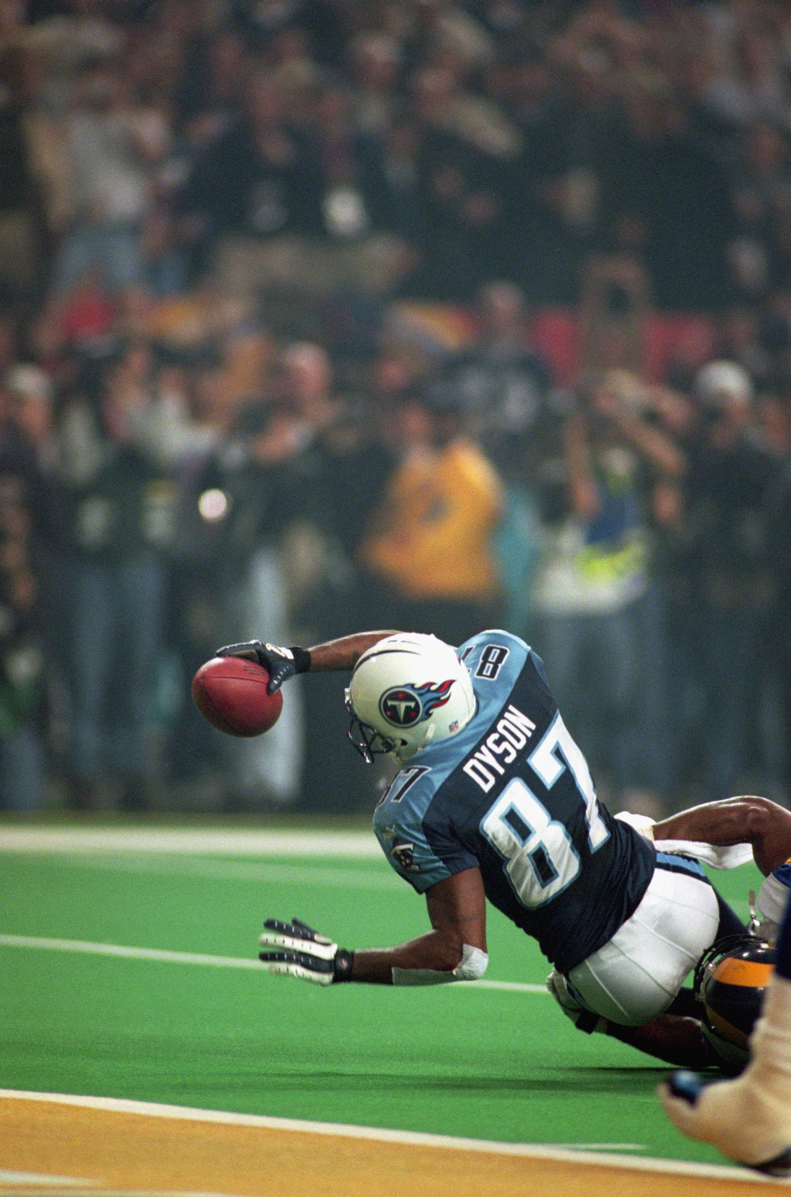 ATLANTA - JANUARY 30: Kevin Dyson #87 of the Tennessee Titans reaches for the end zone as he is tackled in the last play of the game during the Super Bowl XXXIV Game against the St. Louis Rams at the Georgia Dome on January 30, 2000 in Atlanta, Georgia. ATLANTA - JANUARY 30: Kevin Dyson #87 of the Tennessee Titans reaches for the end zone as he is tackled in the last play of the game during the Super Bowl XXXIV Game against the St. Louis Rams at the Georgia Dome on January 30, 2000 in Atlanta, Georgia.
