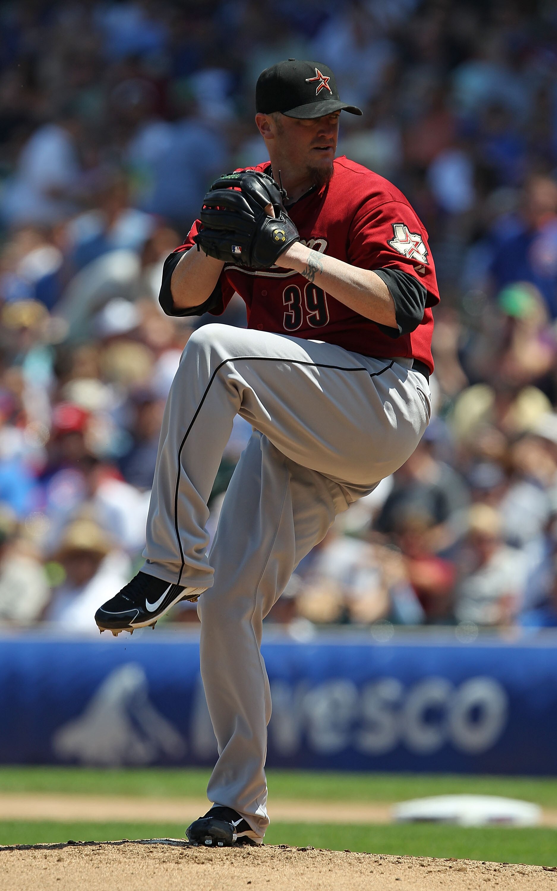 CHICAGO - JULY 21: Starting pitcher Brett Myers #39 of the Houston Astros delivers the ball against the Chicago Cubs at Wrigley Field on July 21, 2010 in Chicago, Illinois. The Astros defeated the Cubs 4-3 in 12 innings. (Photo by Jonathan Daniel/Getty Im