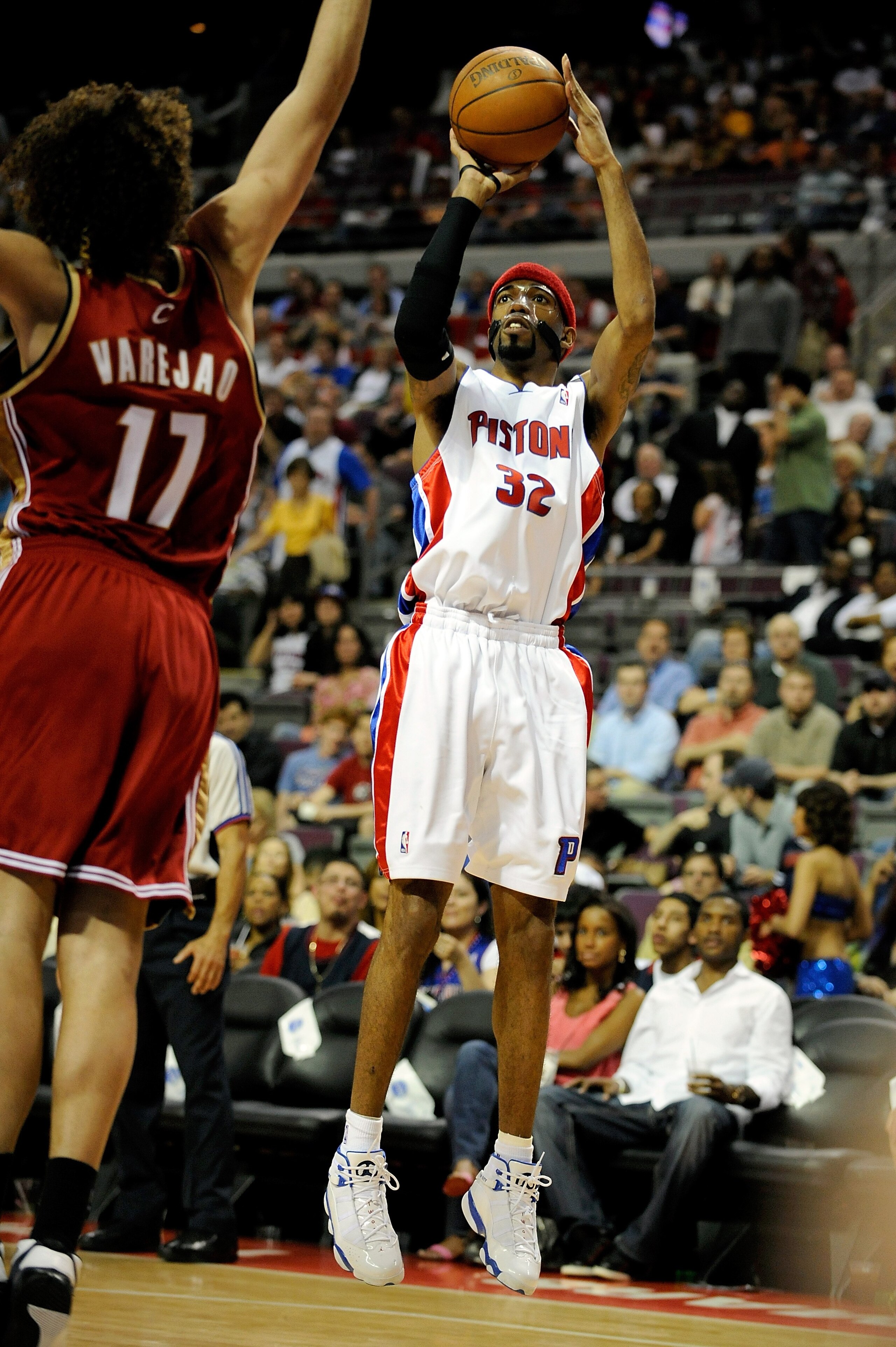 AUBURN HILLS, MI - APRIL 24: Richard Hamilton #32 of the Detroit Pistons shoots over Anderson Varejao #17 of the Cleveland Cavaliers in Game Three of the Eastern Conference Quarterfinals during the 2009 NBA Playoffs at the Palace of Auburn Hills on April AUBURN HILLS, MI - APRIL 24: Richard Hamilton #32 of the Detroit Pistons shoots over Anderson Varejao #17 of the Cleveland Cavaliers in Game Three of the Eastern Conference Quarterfinals during the 2009 NBA Playoffs at the Palace of Auburn Hills on April