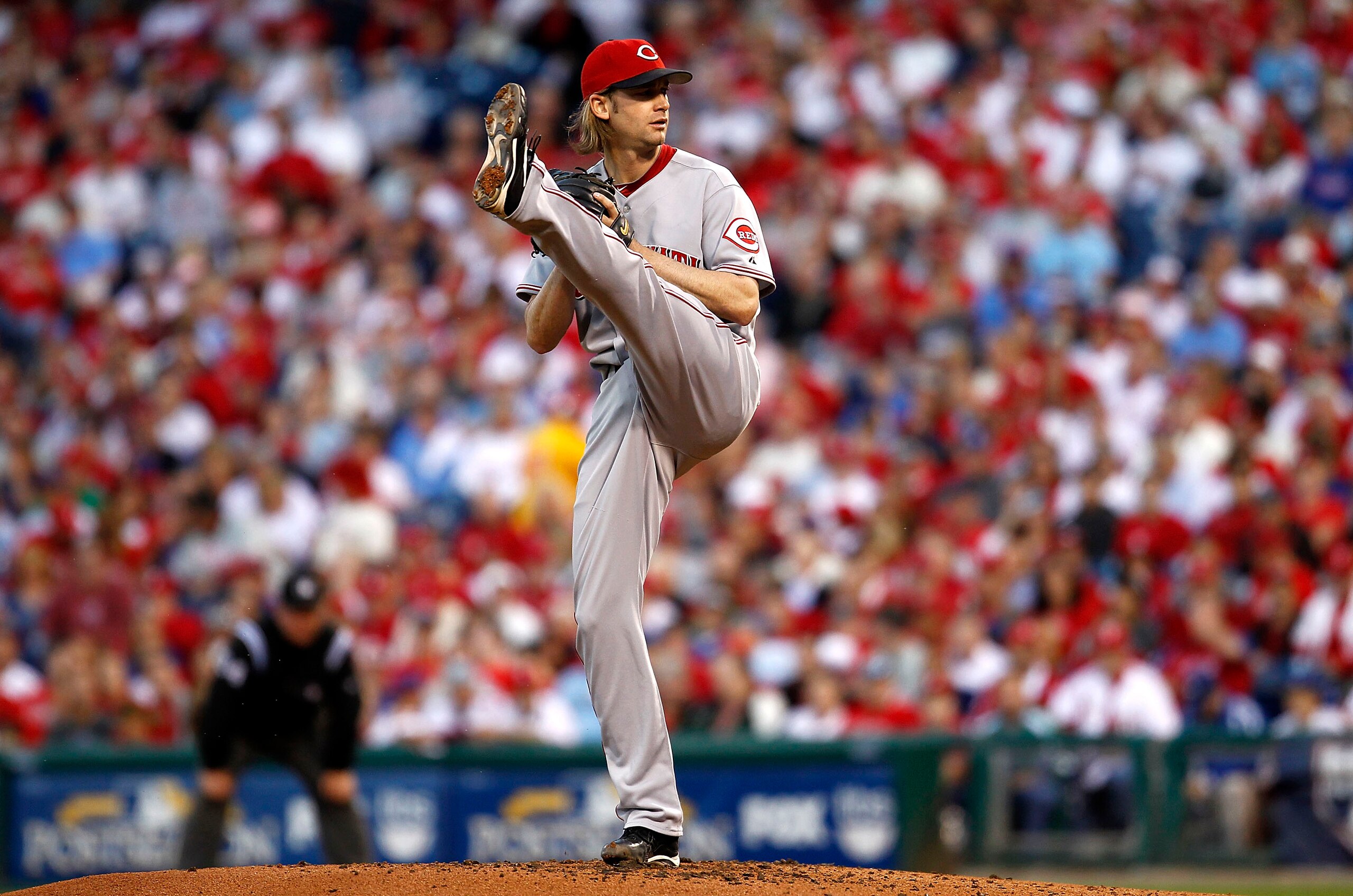 PHILADELPHIA - OCTOBER 08: Bronson Arroyo #61 of the Cincinnati Reds pitches in Game 2 of the NLDS against the Philadelphia Phillies at Citizens Bank Park on October 8, 2010 in Philadelphia, Pennsylvania. (Photo by Jeff Zelevansky/Getty Images) PHILADELPHIA - OCTOBER 08: Bronson Arroyo #61 of the Cincinnati Reds pitches in Game 2 of the NLDS against the Philadelphia Phillies at Citizens Bank Park on October 8, 2010 in Philadelphia, Pennsylvania. (Photo by Jeff Zelevansky/Getty Images)