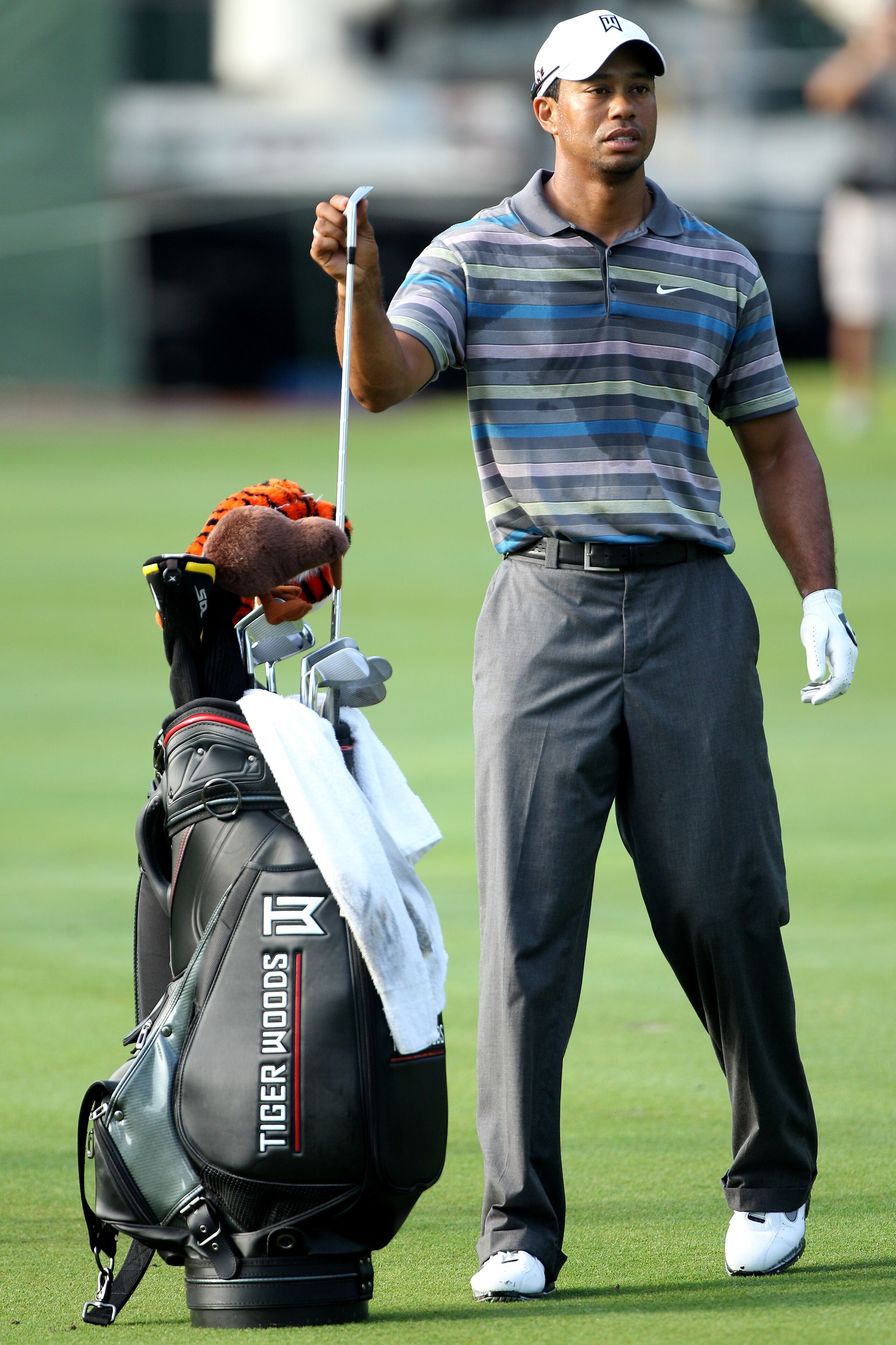 PONTE VEDRA BEACH, FL - MAY 05:  Tiger Woods pulls a club from his bag during a practice round prior to the start of THE PLAYERS Championship held at THE PLAYERS Stadium course at TPC Sawgrass on May 5, 2010 in Ponte Vedra Beach, Florida.  (Photo by Scott