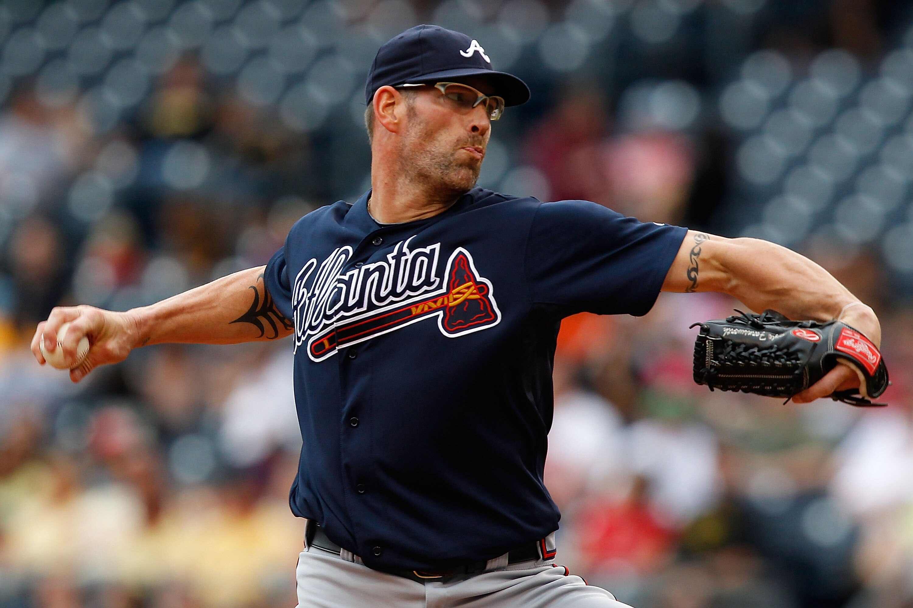 PITTSBURGH - SEPTEMBER 06:  Kyle Farnsworth #43 of the Atlanta Braves pitches against the Pittsburgh Pirates during the game on September 6, 2010 at PNC Park in Pittsburgh, Pennsylvania. The Pirates beat the Braves 3-1.  (Photo by Jared Wickerham/Getty Im