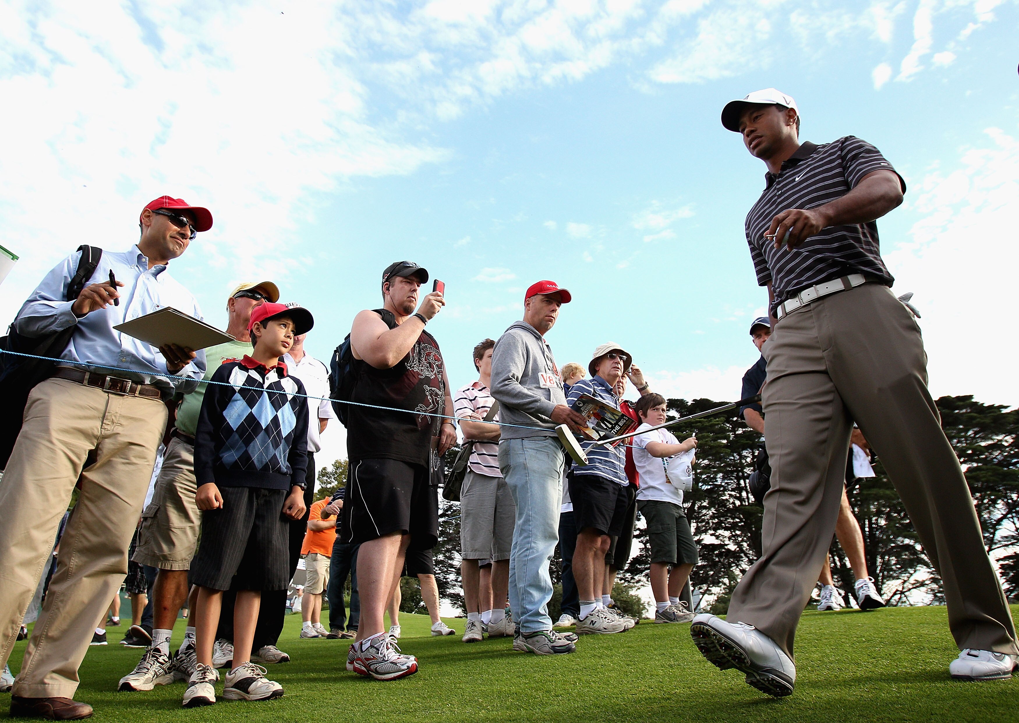 MELBOURNE, AUSTRALIA - NOVEMBER 10:  Tiger Woods of the USA walks through the gallery during the Pro-Am ahead of the Australian Masters at The Victoria Golf Club on November 10, 2010 in Melbourne, Australia.  (Photo by Ryan Pierse/Getty Images)
