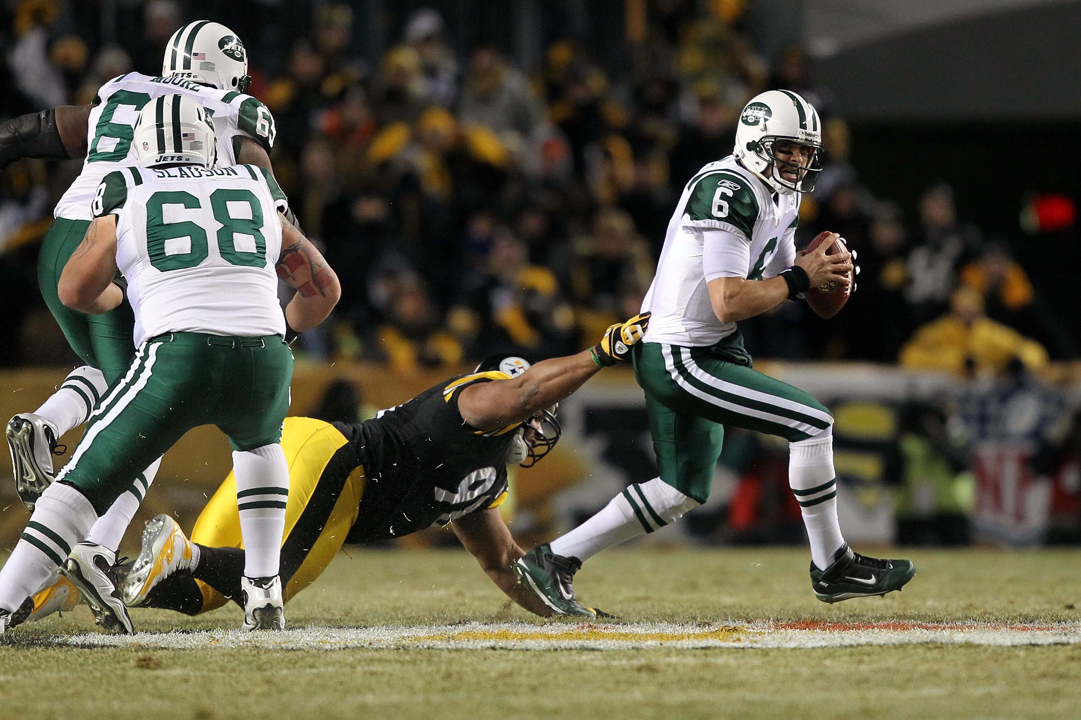 PITTSBURGH, PA - JANUARY 23:  Mark Sanchez #6 of the New York Jets scrambles against Casey Hampton #98 of the Pittsburgh Steelers during the 2011 AFC Championship game at Heinz Field on January 23, 2011 in Pittsburgh, Pennsylvania.  (Photo by Al Bello/Get