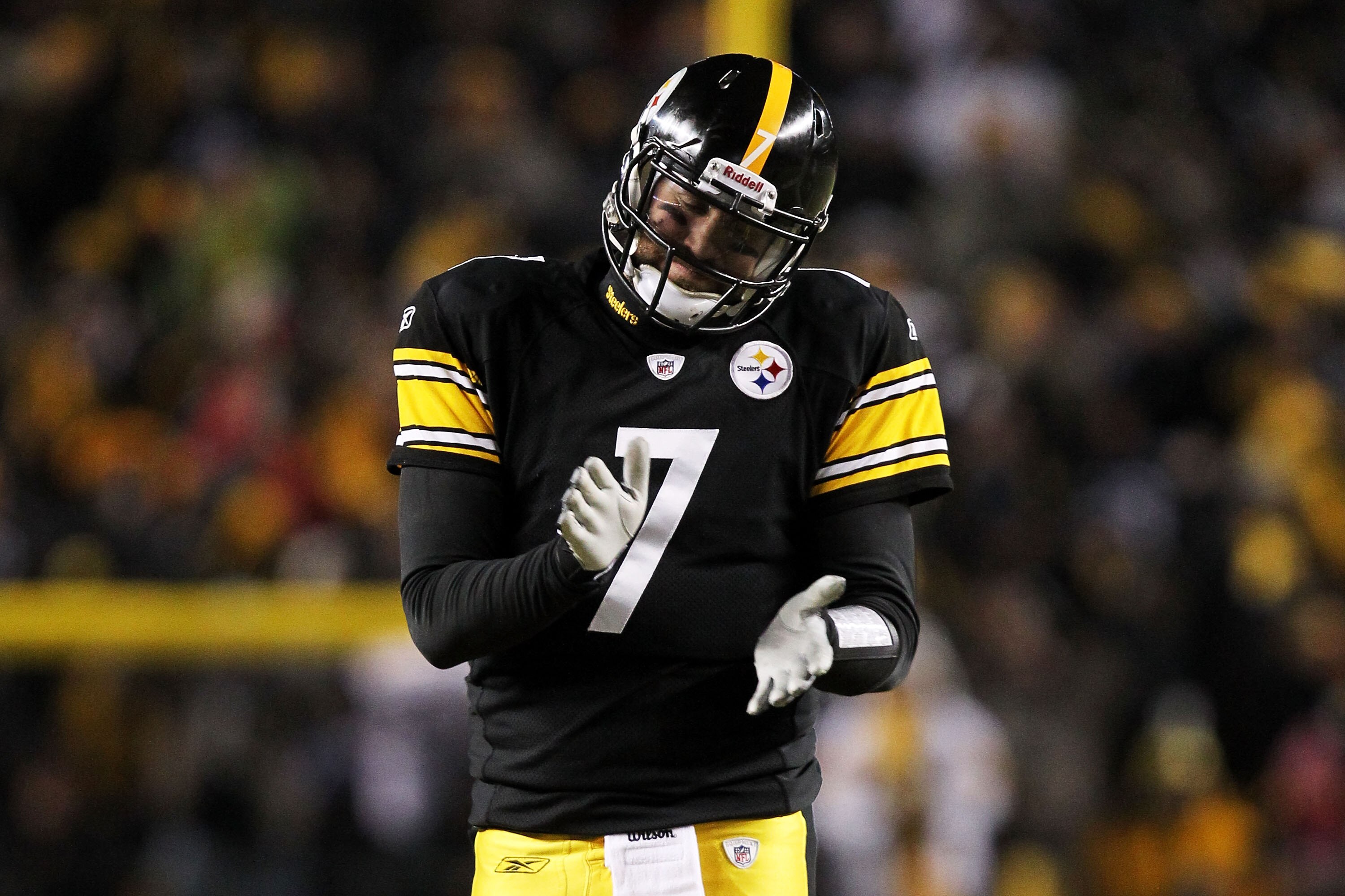 PITTSBURGH, PA - JANUARY 23:  Ben Roethlisberger #7 of the Pittsburgh Steelers reacts during their game against the New York Jets during the 2011 AFC Championship game at Heinz Field on January 23, 2011 in Pittsburgh, Pennsylvania.  (Photo by Ronald Marti