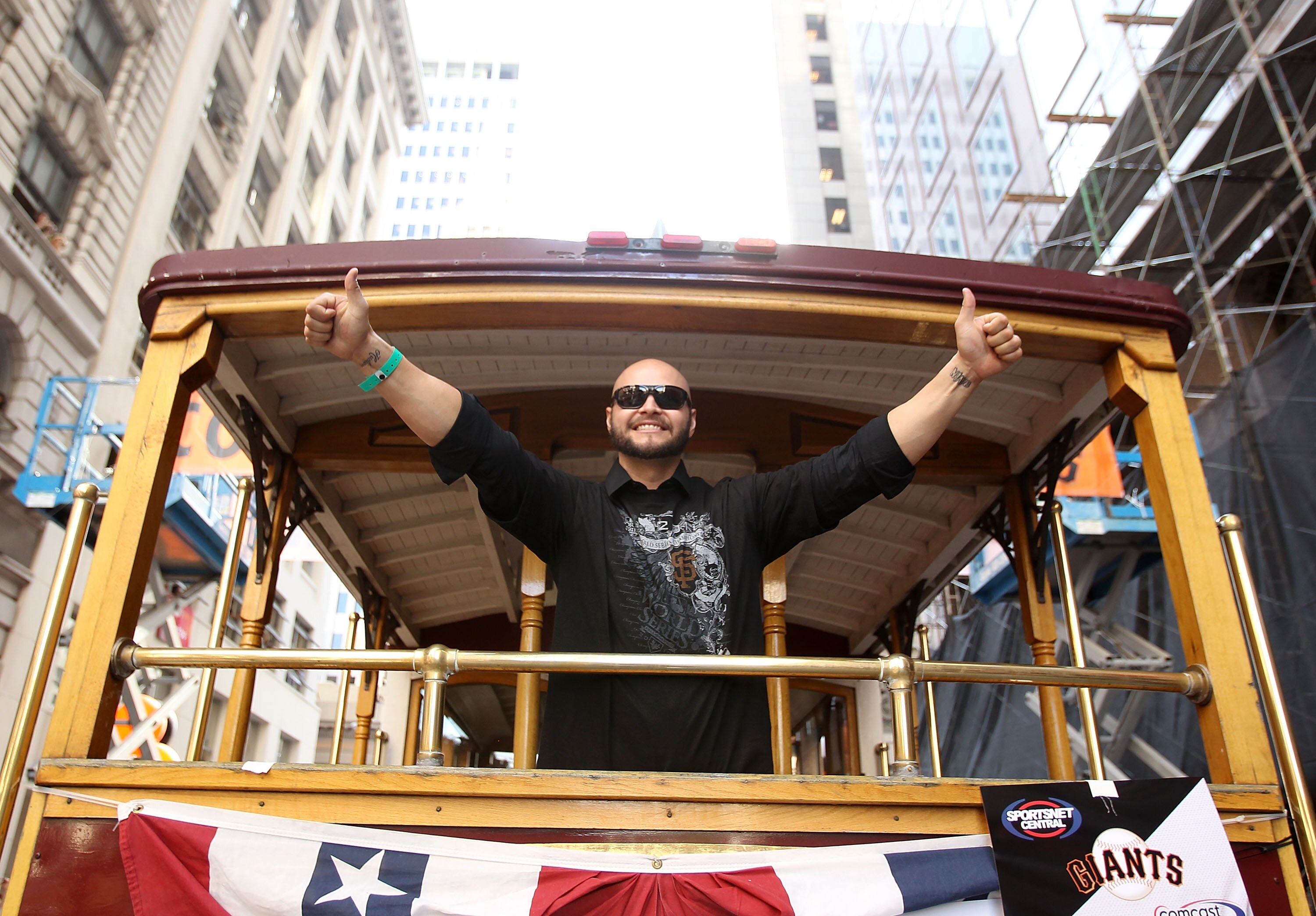 SAN FRANCISCO - NOVEMBER 03:  Cody Ross of the San Francisco Giants waves to the crowd during the San Francisco Giants victory parade on November 3, 2010 in San Francisco, California.  (Photo by Ezra Shaw/Getty Images)