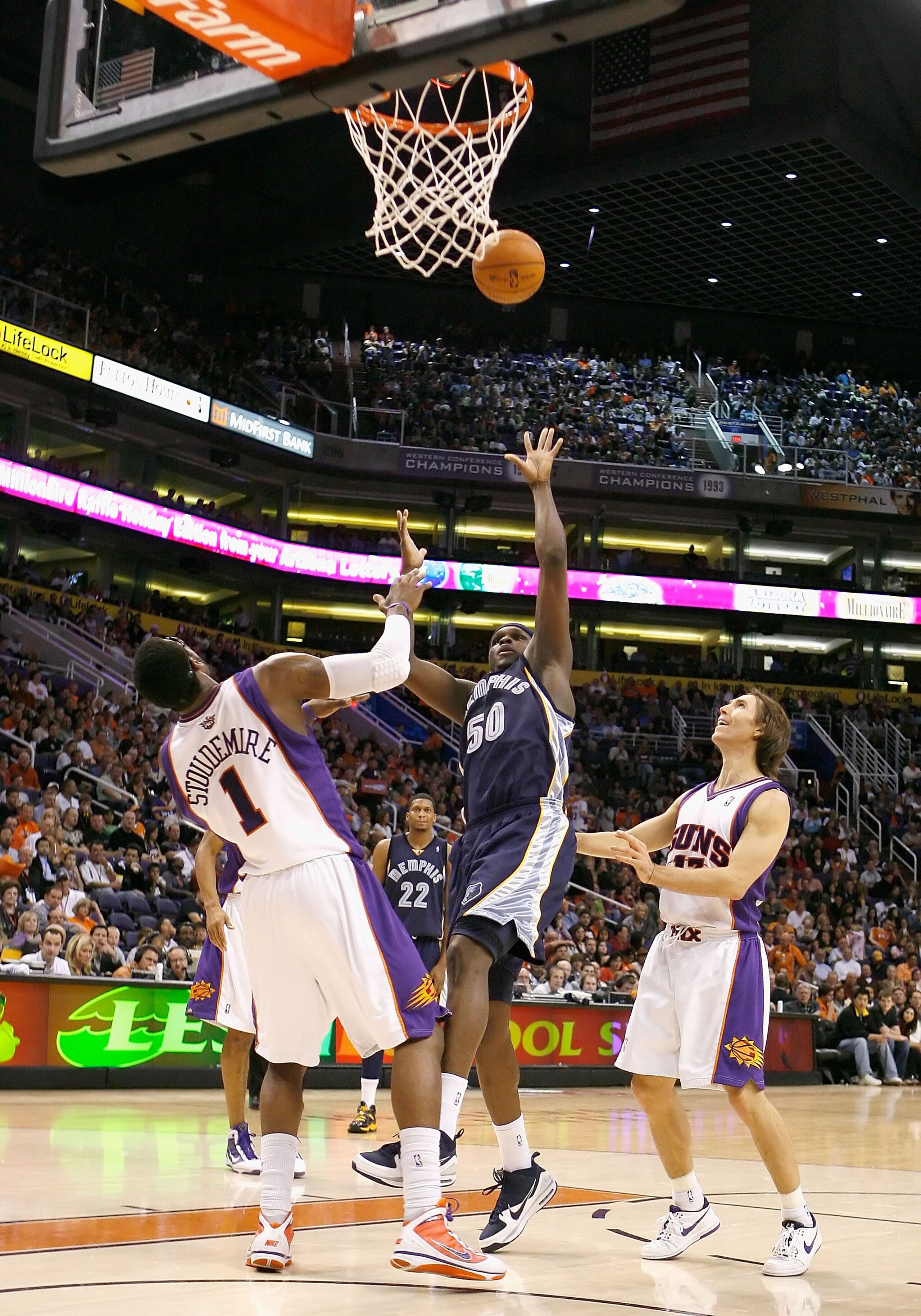 PHOENIX - NOVEMBER 25:  Zach Randolph #50 of the Memphis Grizzlies puts up a shot during the NBA game against the Phoenix Suns at US Airways Center on November 25, 2009 in Phoenix, Arizona.  The Suns defeated the Grizzlies 126-111.  NOTE TO USER: User exp
