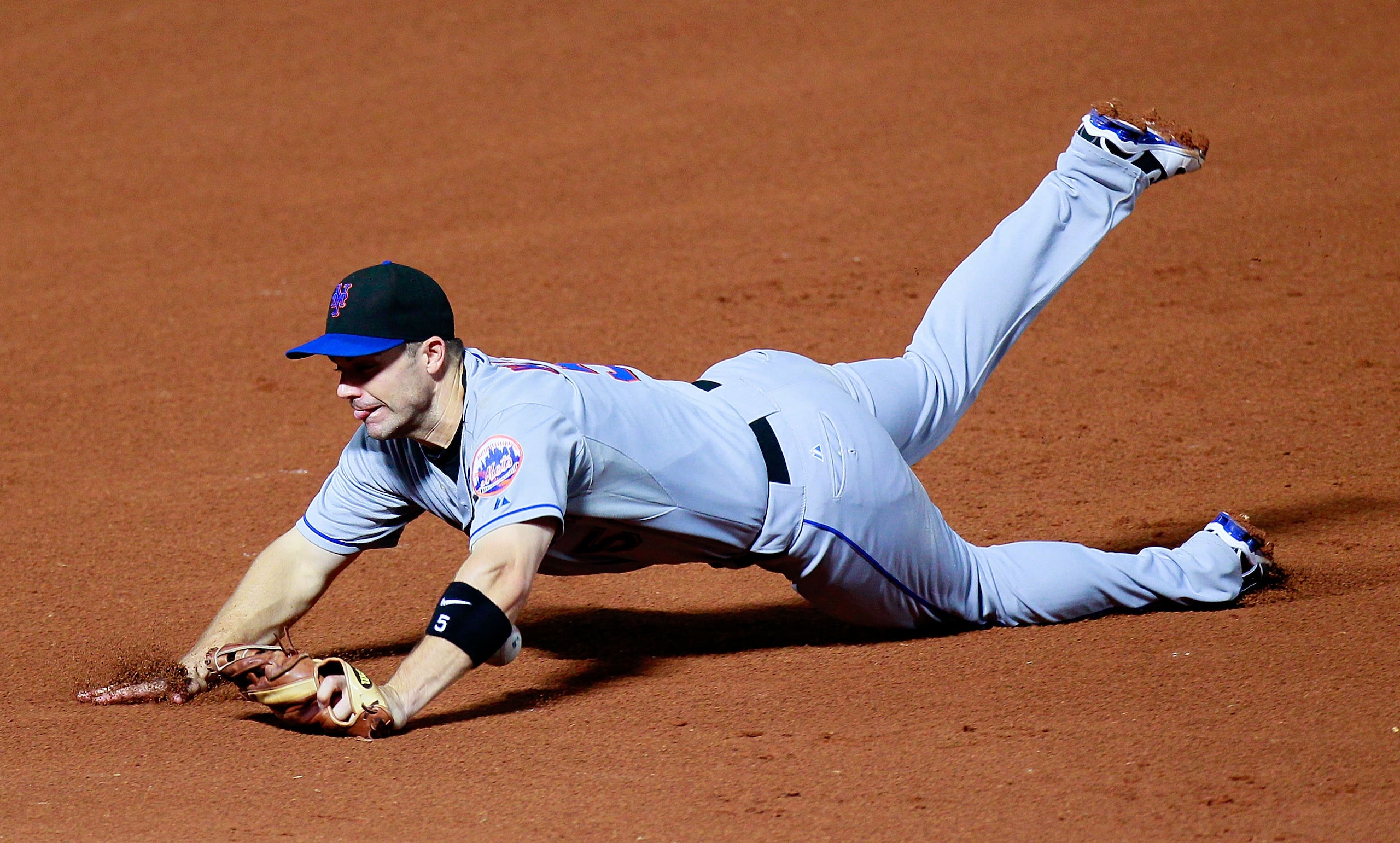 ATLANTA - SEPTEMBER 01:  David Wright #5 of the New York Mets knocks down a line drive by Brooks Conrad #26 of the Atlanta Braves at Turner Field on September 1, 2010 in Atlanta, Georgia.  (Photo by Kevin C. Cox/Getty Images)
