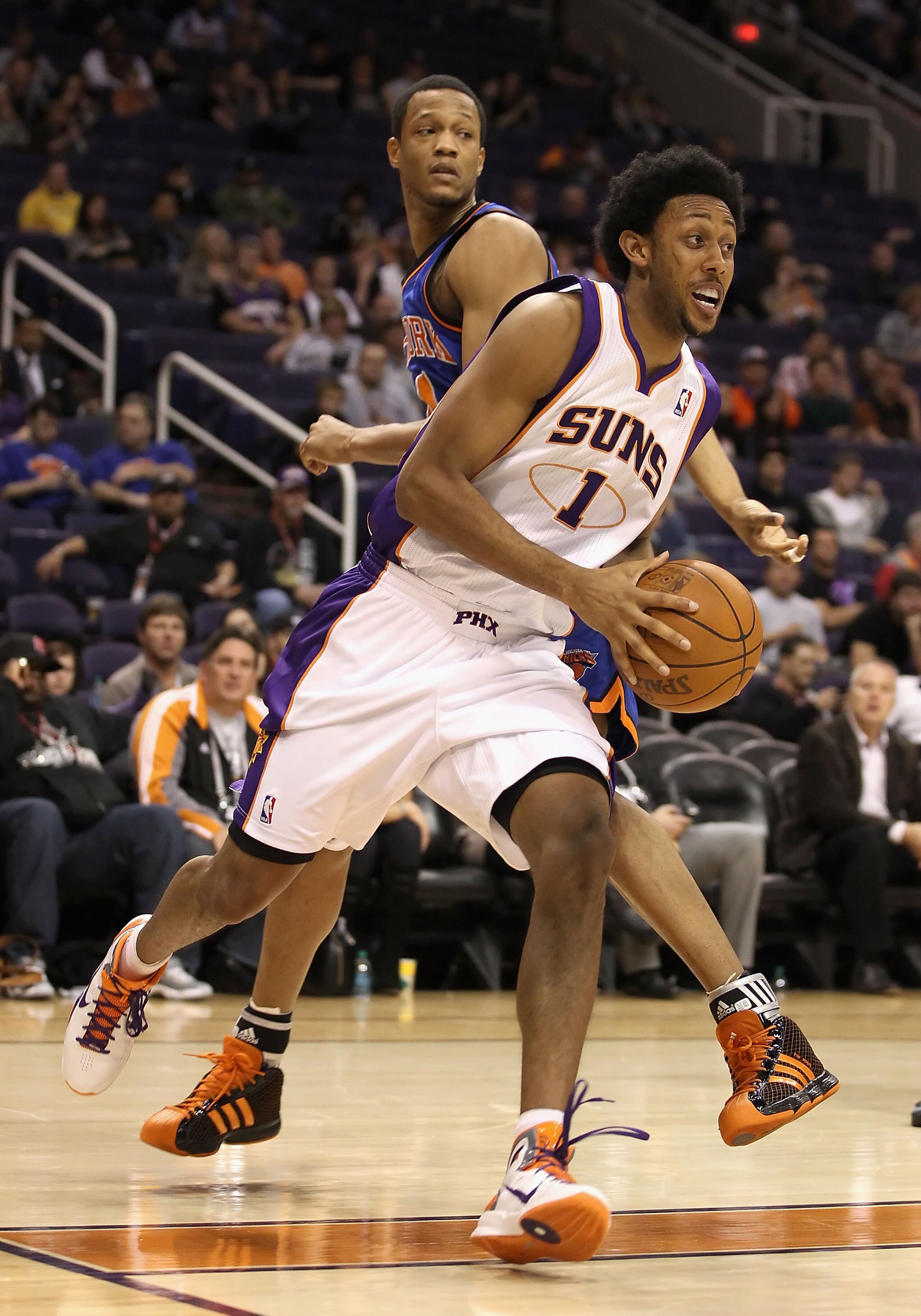PHOENIX, AZ - JANUARY 07:  Josh Childress #1 of the Phoenix Suns drives the ball during the NBA game against the New York Knicks at US Airways Center on January 7, 2011 in Phoenix, Arizona.  The Knicks defeated the Suns 121-96.  NOTE TO USER: User express