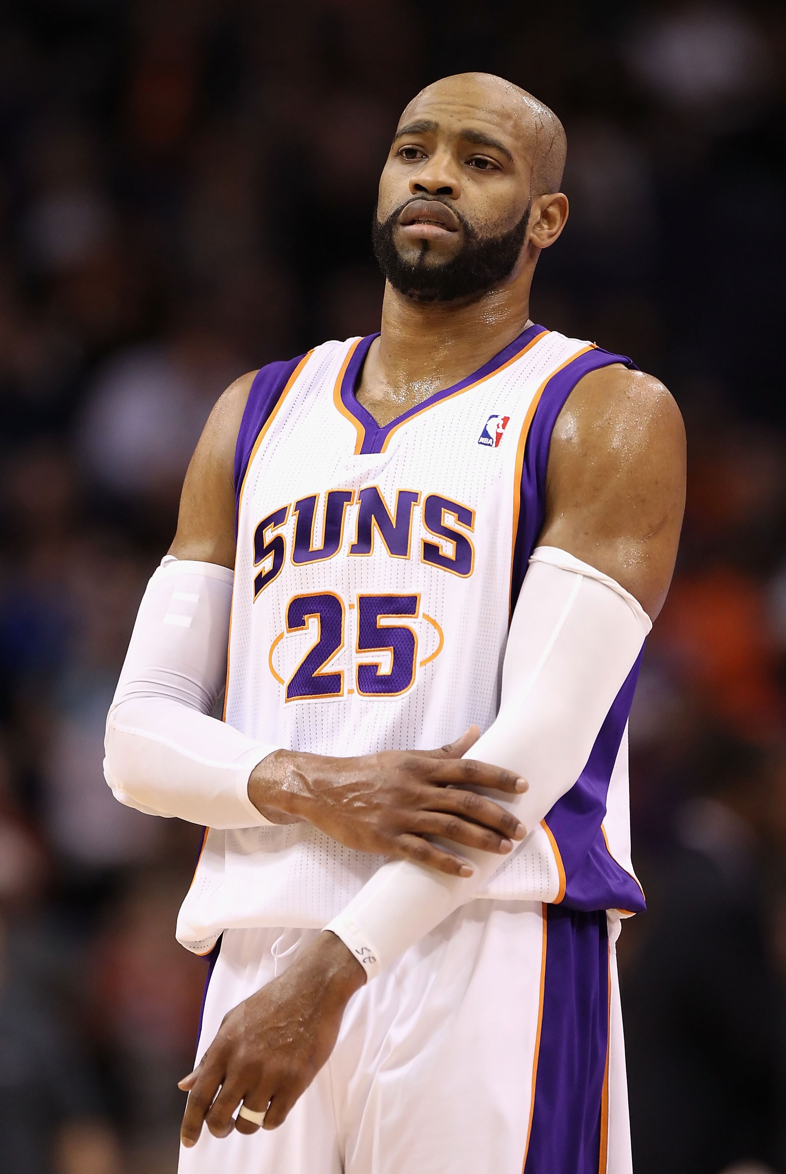 PHOENIX, AZ - JANUARY 14:  Vince Carter #25 of the Phoenix Suns in action during the NBA game against the Portland Trail Blazers at US Airways Center on January 14, 2011 in Phoenix, Arizona. The Suns defeated the Trail Blazers 115-111. NOTE TO USER: User 