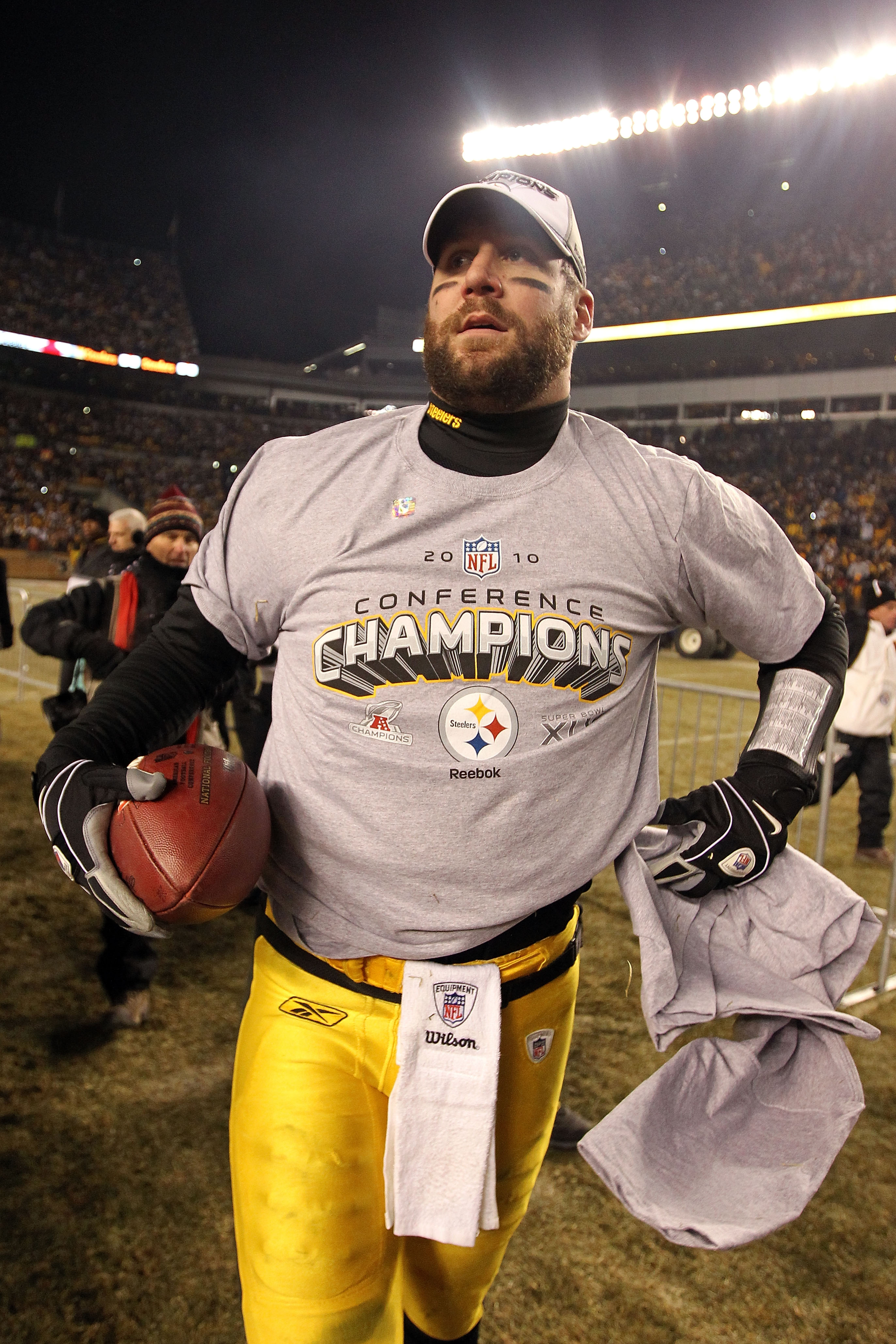PITTSBURGH, PA - JANUARY 23:  Ben Roethlisberger #7 of the Pittsburgh Steelers celebrates their 24 to 19 win over the New York Jets in the 2011 AFC Championship game at Heinz Field on January 23, 2011 in Pittsburgh, Pennsylvania.  (Photo by Al Bello/Getty