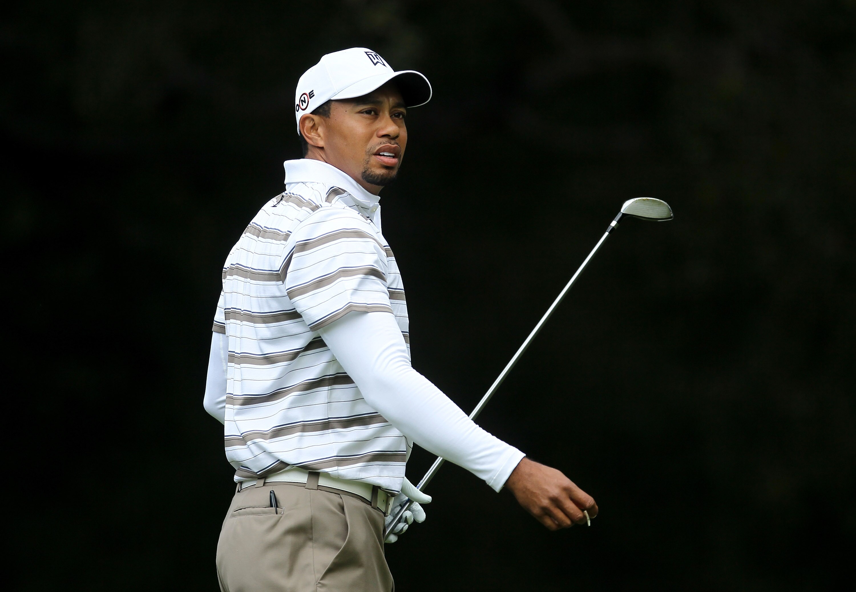 THOUSAND OAKS, CA - DECEMBER 4:  Tiger Woods watches his tee shot on the sixth hole during round three of the Chevron World Challenge at Sherwood Country Club on December 4, 2010 in Thousand Oaks, California.  (Stephen Dunn/Getty Images)