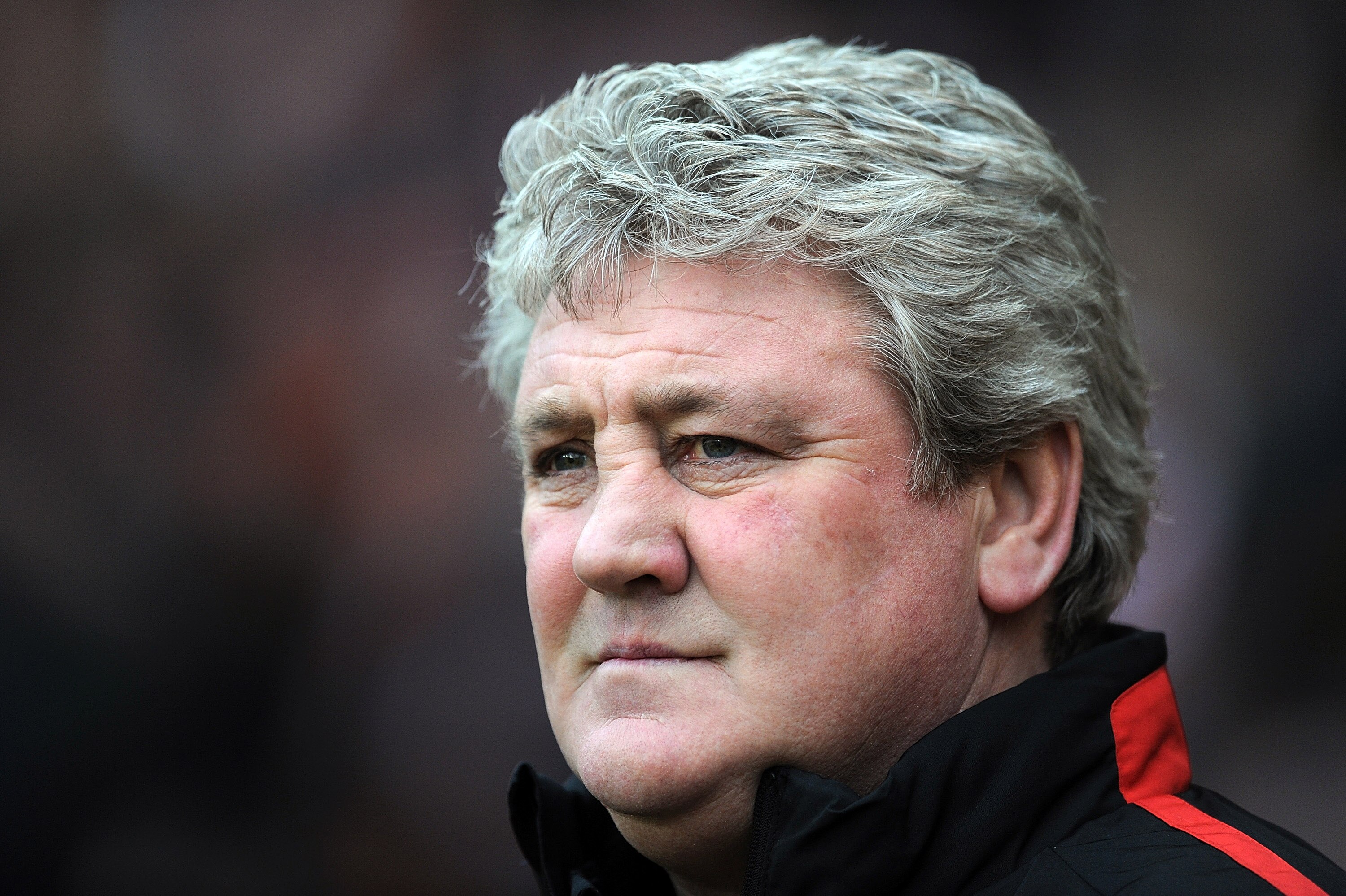 BLACKPOOL, ENGLAND - JANUARY 22:  Sunderland manager Steve Bruce looks on during the Barclays Premier League match between Blackpool and Sunderland at Bloomfield Road on January 22, 2011 in Blackpool, England.  (Photo by Chris Brunskill/Getty Images)