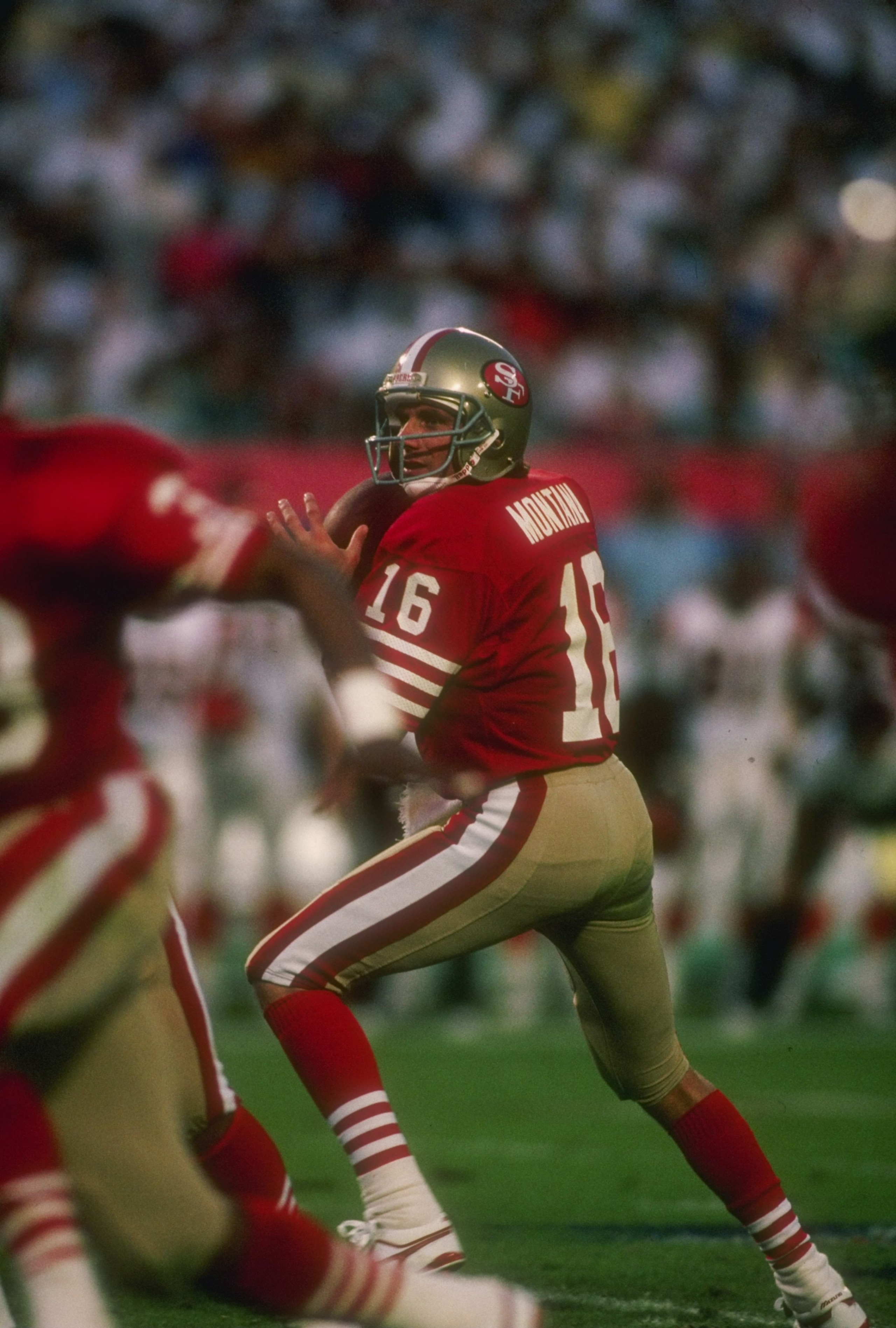 22 Jan 1989:  Quarterback Joe Montana of the San Francisco 49ers looks to pass the ball during Super Bowl XXIII against the Cincinnati Bengals at Joe Robbie Stadium in Miami, Florida.  The 49ers won the game, 20-16. Mandatory Credit: Rick Stewart  /Allspo