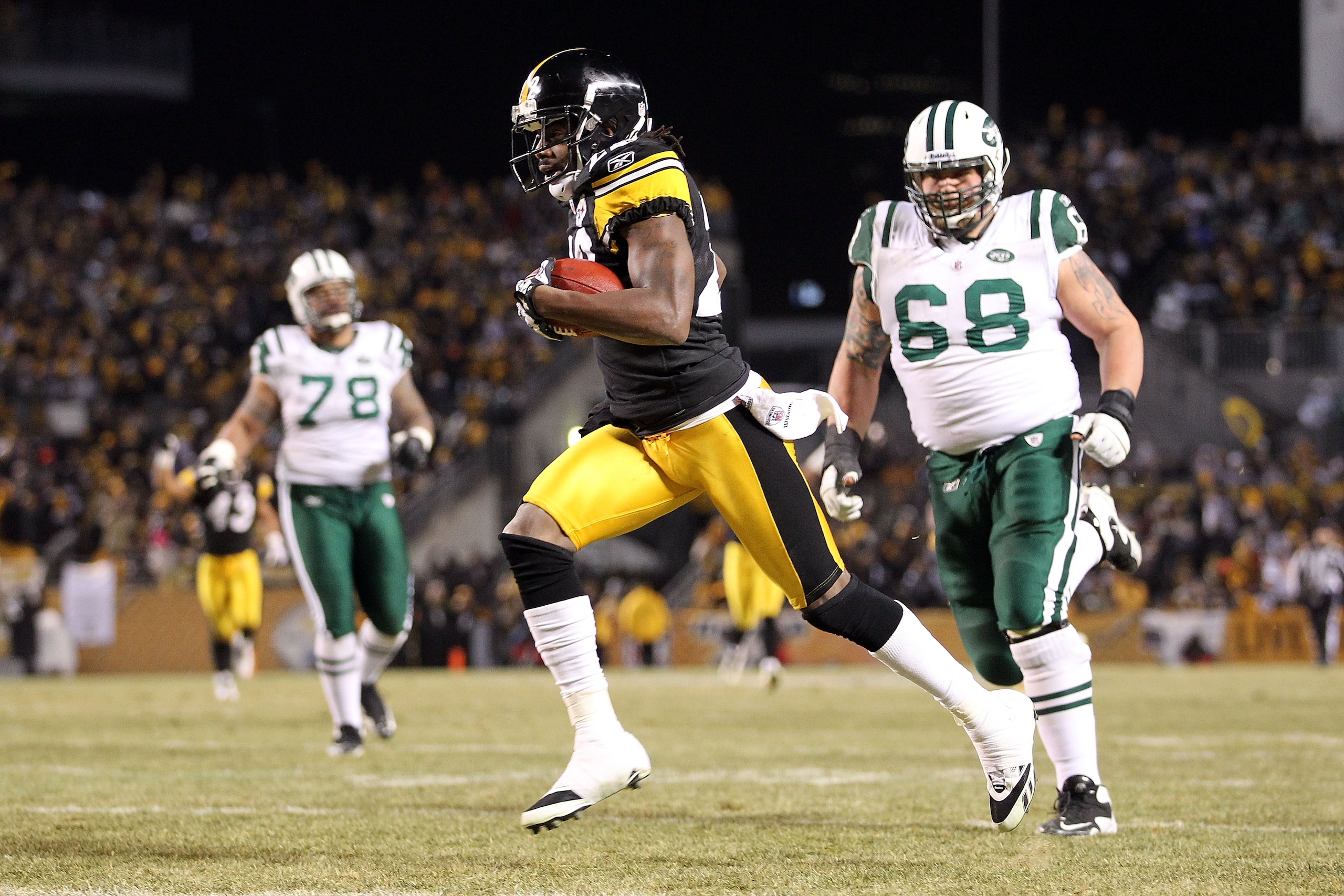 PITTSBURGH, PA - JANUARY 23: William Gay #22 of the Pittsburgh Steelers runs for a second quarter touchdown after Mark Sanchez #6 of the New York Jets fumbled the ball during the 2011 AFC Championship game at Heinz Field on January 23, 2011 in Pittsburgh PITTSBURGH, PA - JANUARY 23: William Gay #22 of the Pittsburgh Steelers runs for a second quarter touchdown after Mark Sanchez #6 of the New York Jets fumbled the ball during the 2011 AFC Championship game at Heinz Field on January 23, 2011 in Pittsburgh