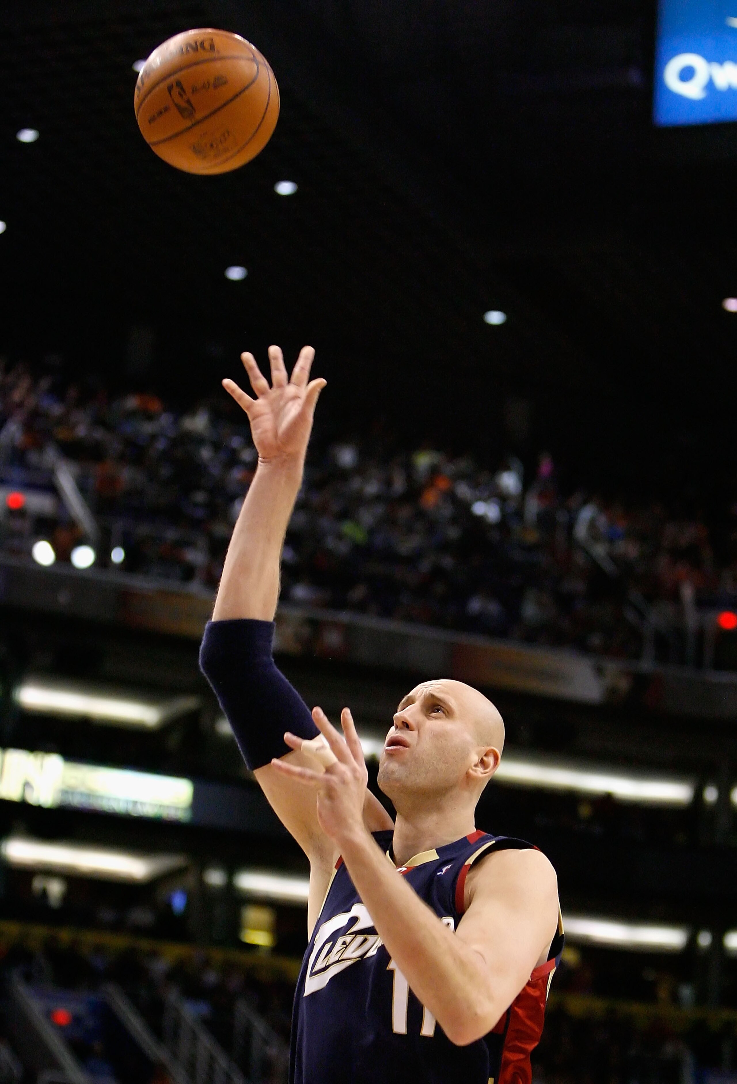 PHOENIX - DECEMBER 21:  Zydrunas Ilgauskas #11 of the Cleveland Cavaliers puts up a shot during the NBA game against the Phoenix Suns at US Airways Center on December 21, 2009 in Phoenix, Arizona. The Cavaliers defeated the Suns 109-91.  NOTE TO USER: Use