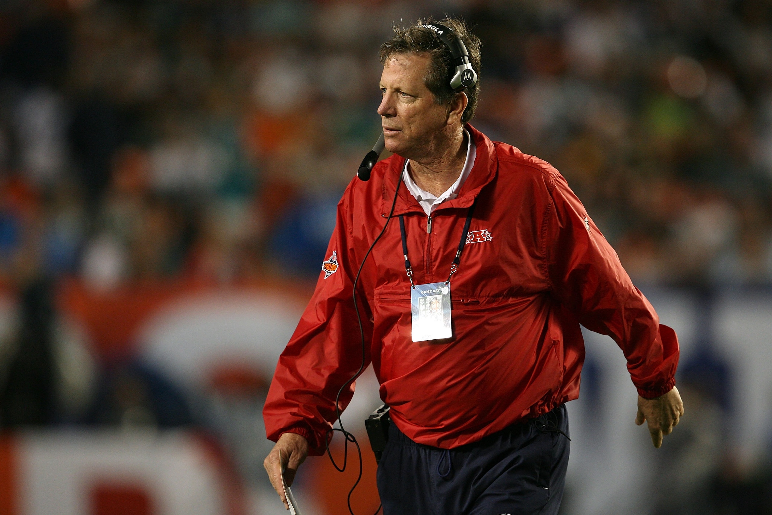 MIAMI GARDENS, FL - JANUARY 31:  Head coach Norv Turner of the San Diego Chargers looks on from the sidelines during the 2010 AFC-NFC Pro Bowl at Sun Life Stadium on January 31, 2010 in Miami Gardens, Florida.  (Photo by Doug Benc/Getty Images)