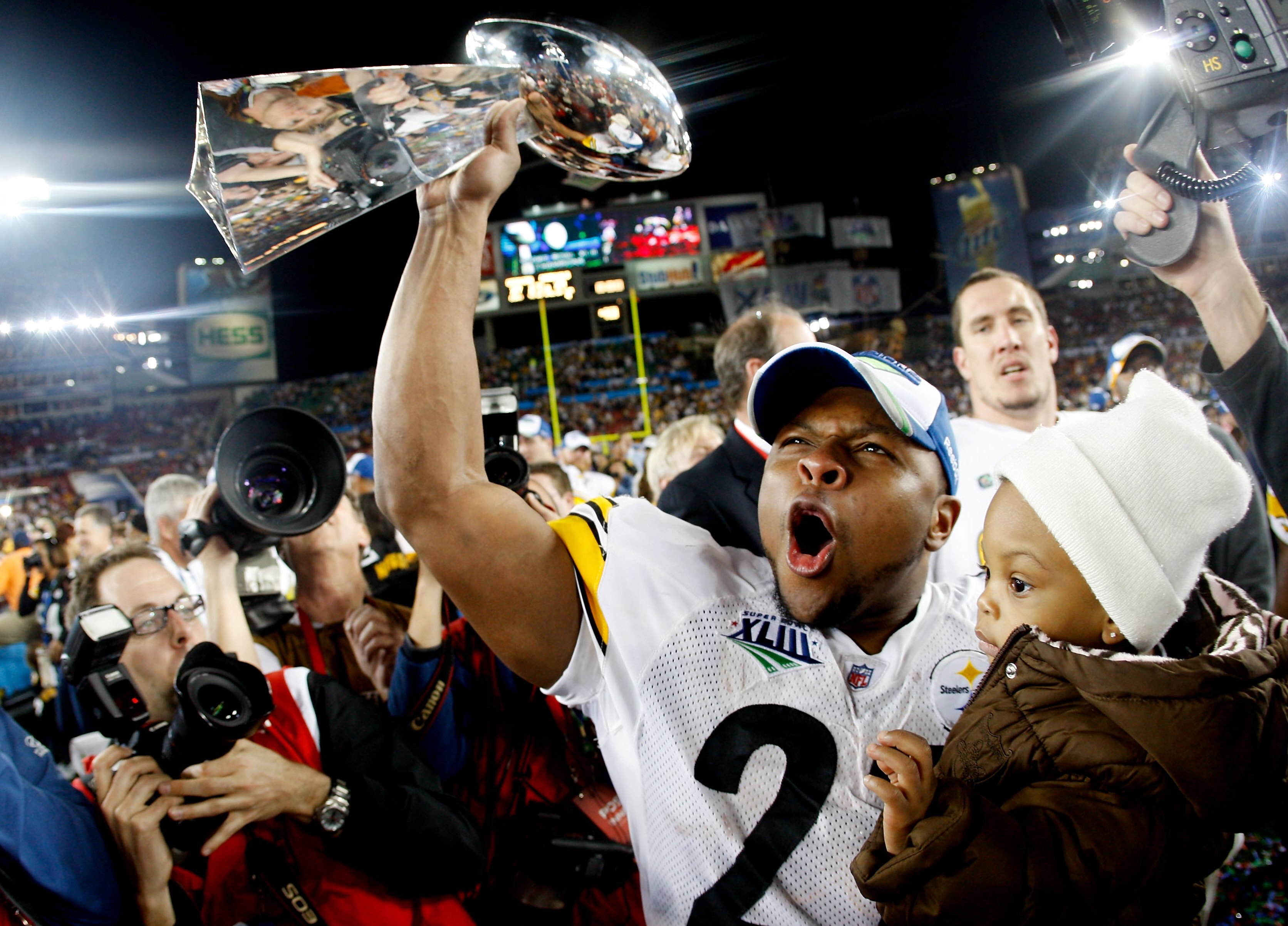 TAMPA, FL - FEBRUARY 01:  Mewelde Moore #21 of the Pittsburgh Steelers celebrates holds up the Vince Lombardi trophy as he celebrates with his daughter Jalyn Chantelle after their 27-23 win against the Arizona Cardinals during Super Bowl XLIII on February