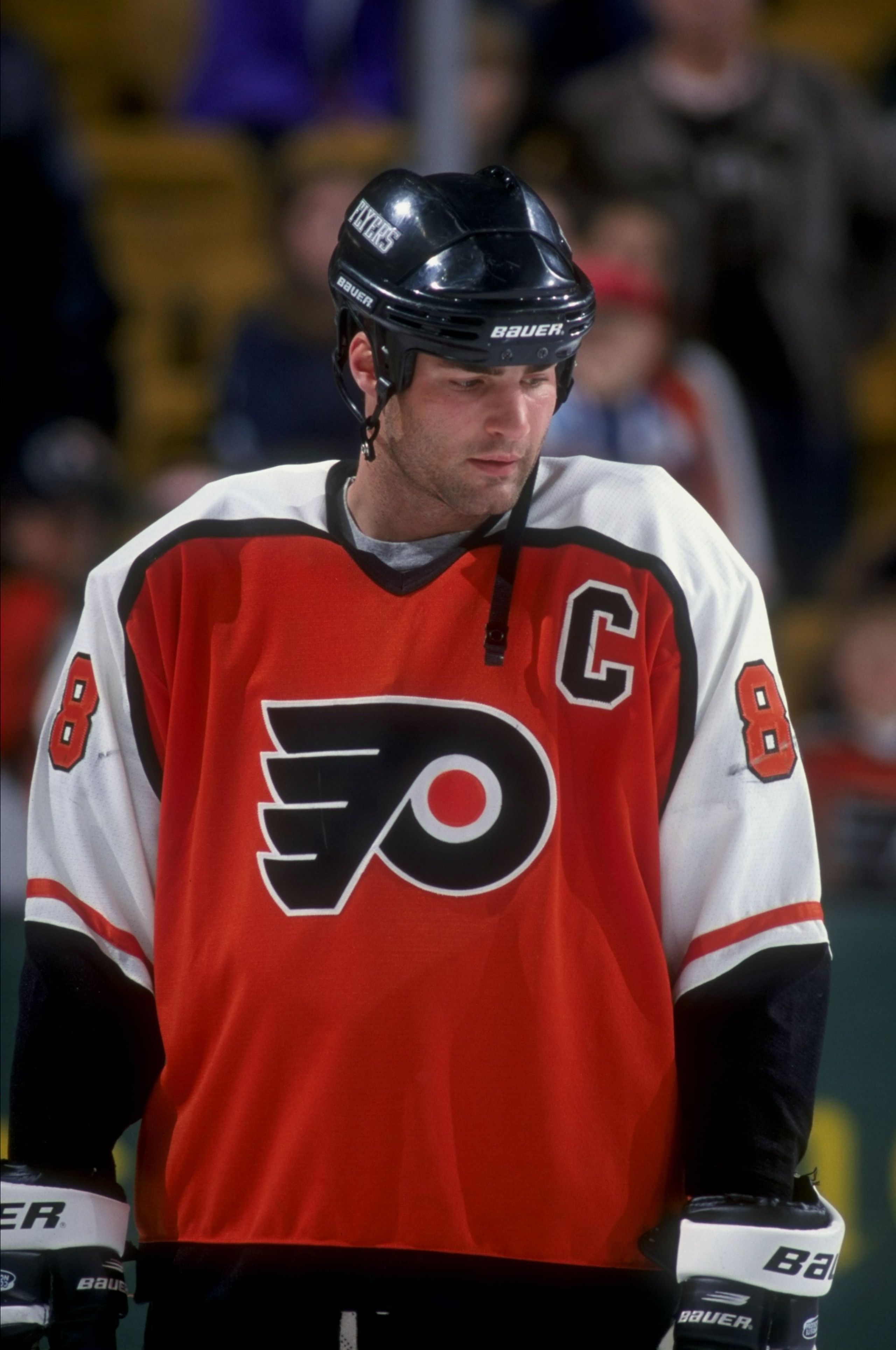 19 Apr 1998:  Center Eric Lindros of the Philadelphia Flyers in action during a game against the Boston Bruins at the Fleet Center in Boston, Massachusetts. The Bruins defeated the Flyers 2-1. Mandatory Credit: Steve Babineau  /Allsport
