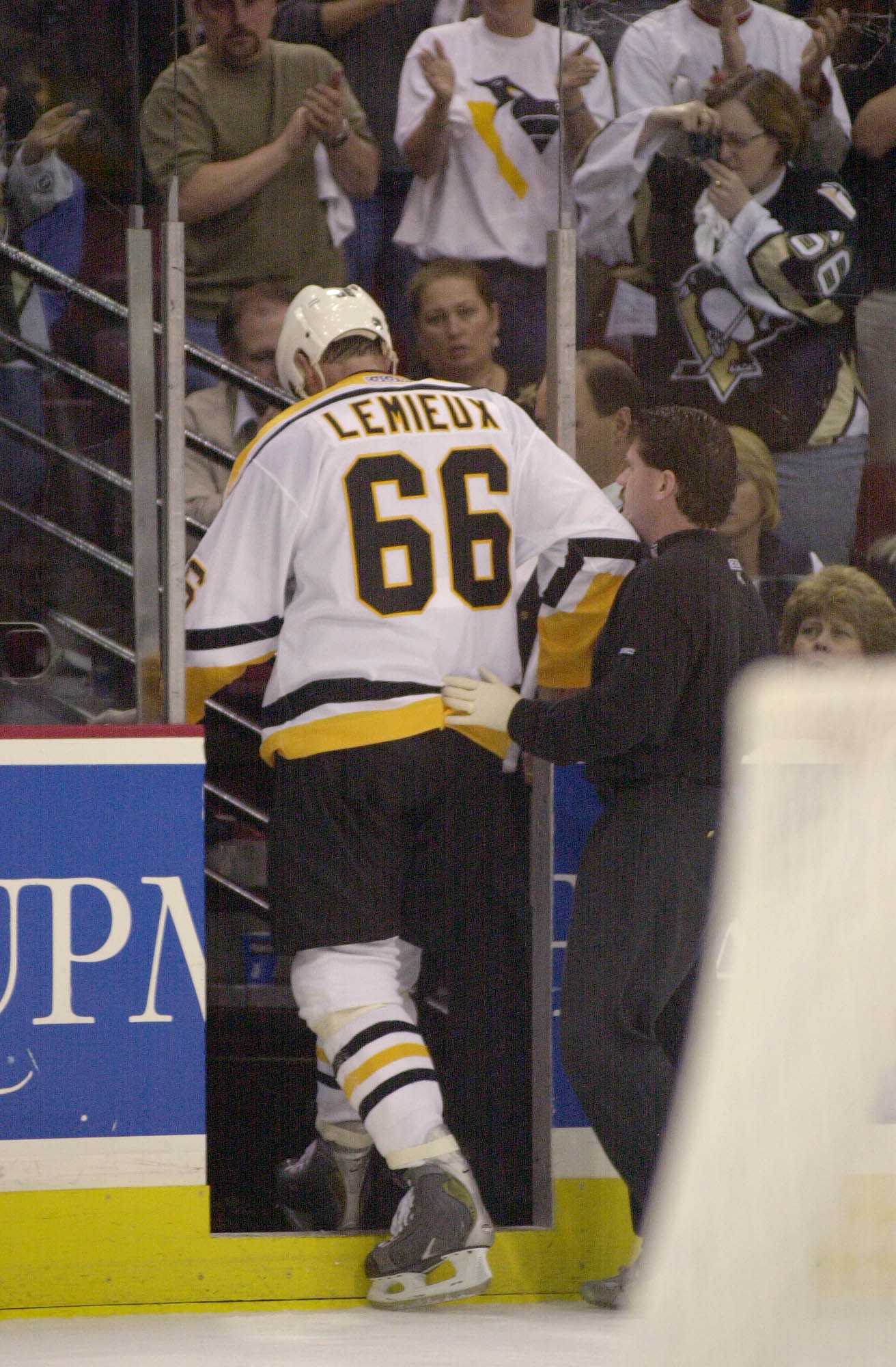 8 May 2001:  Mario Lemieux #66 of the Pittsburgh Penguins leaves the ice after getting hurt by a high stick during game 6 of the Eastern Conference Semi Finals of the Stanley Cup Playoffs against the Buffalo Sabres  the Mellon Arena in Pittsburgh, Pennsyl