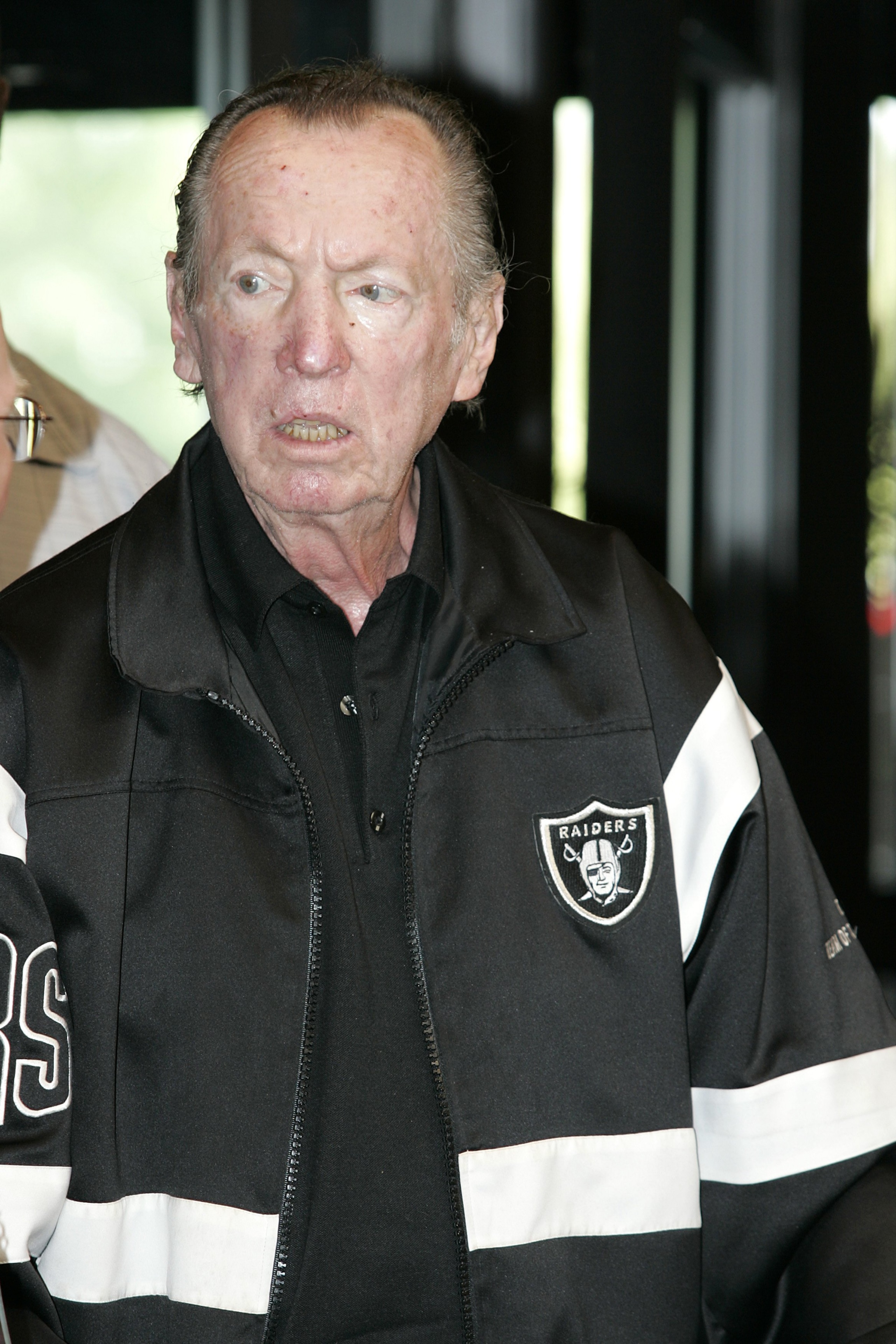 NORTHBROOK, IL - AUGUST 7:  Al Davis, owner of the Oakland Raiders, arrives for an NFL owners meeting on August 7, 2006 in Northbrook, Illinois. On the agenda for the owners is to discuss who will become the next NFL commissioner.  (Photo by Scott Boehm/G