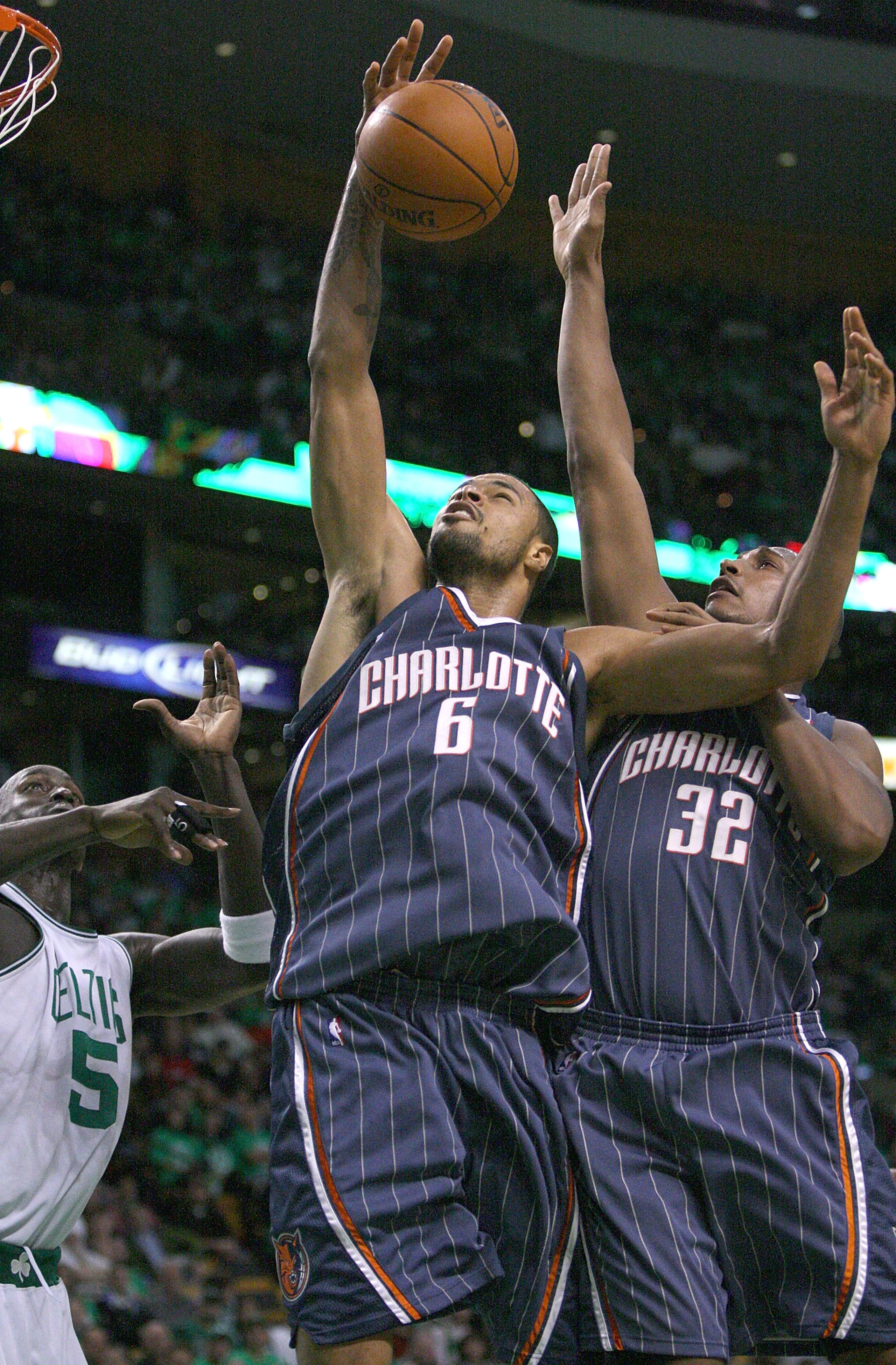 BOSTON, MA - OCTOBER 28: Tyson Chandler #6 of the Charlotte Bobcats grabs a rebound with the help of teammate Boris Diaw #32 against the Boston Celtics at the TD Banknorth Garden on October 28, 2009 in Boston, Massachusetts. NOTE TO USER: User expressly BOSTON, MA - OCTOBER 28: Tyson Chandler #6 of the Charlotte Bobcats grabs a rebound with the help of teammate Boris Diaw #32 against the Boston Celtics at the TD Banknorth Garden on October 28, 2009 in Boston, Massachusetts. NOTE TO USER: User expressly