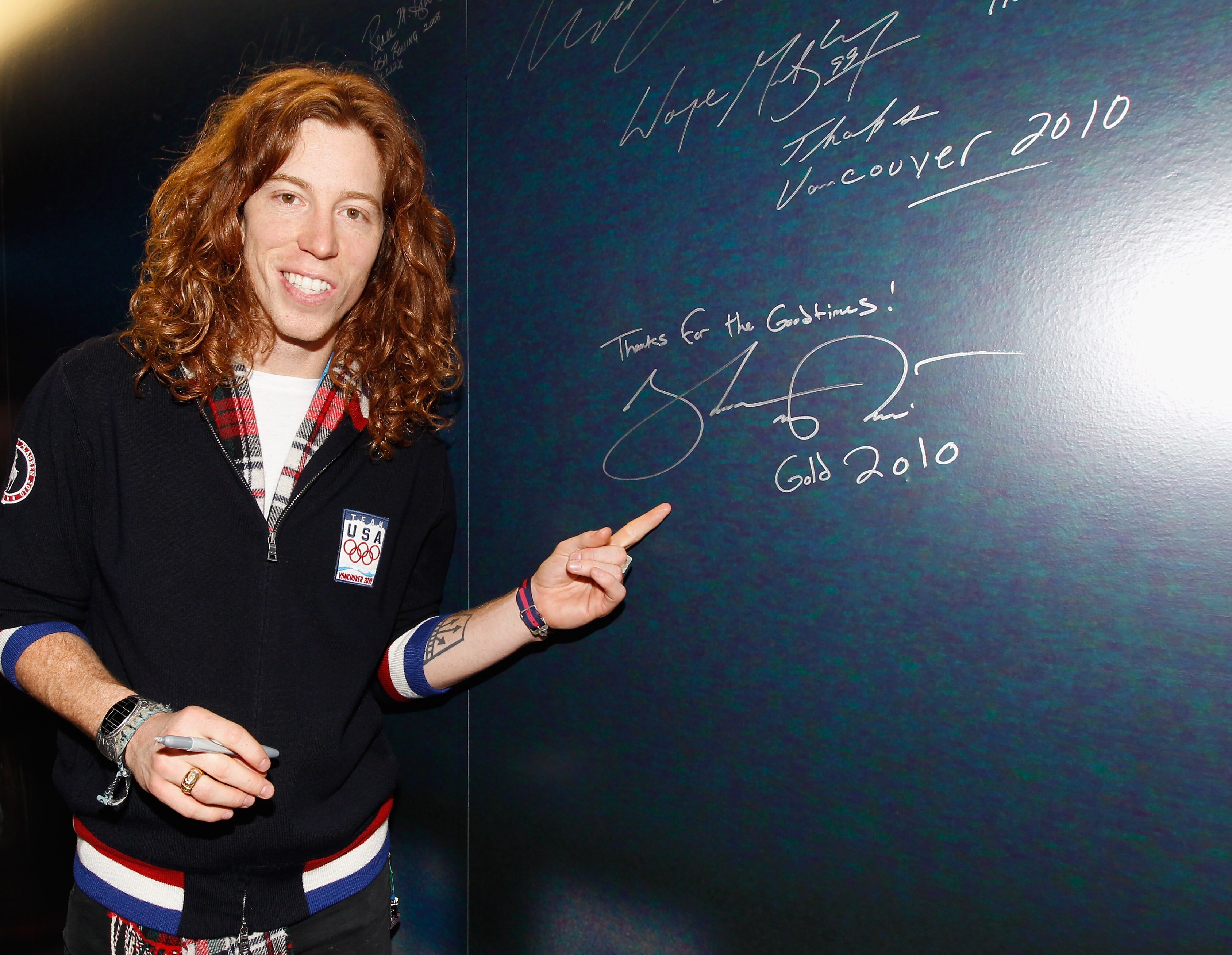 VANCOUVER, BC - FEBRUARY 18:  Shaun White of the United States snowboard Olympic team hangs out at the USA House on February 18, 2010 in Vancouver, Canada.  (Photo by Christopher Polk/Getty Images)