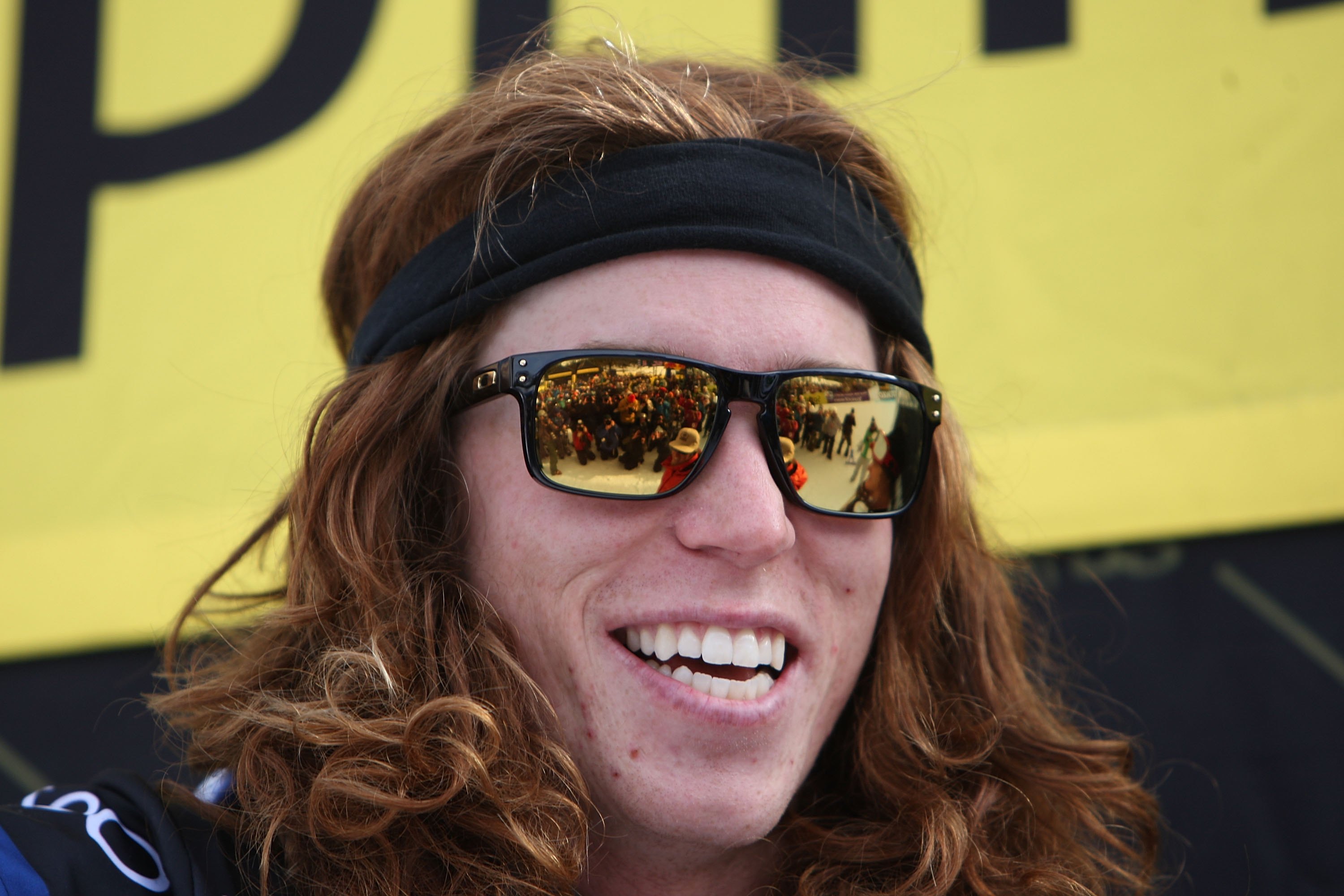 MAMMOTH, CA - JANUARY 09:  Shaun White celebrates after finishing first during the halfpipe finals of the 2010 U.S. Snowboarding Grand Prix on January 9, 2010 at Mammoth Mountain ski resort in Mammoth Lakes, California.  (Photo by Jed Jacobsohn/Getty Imag