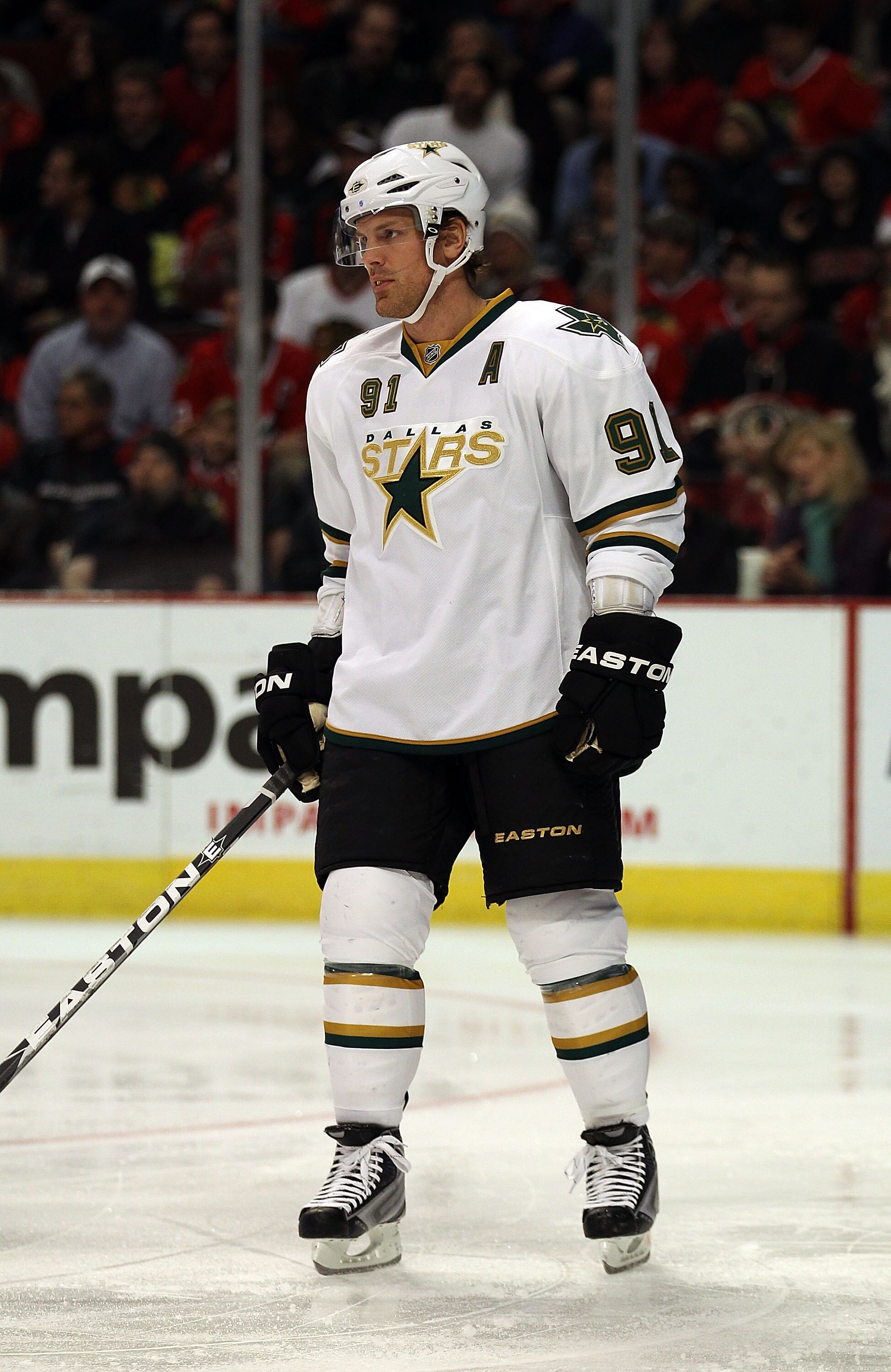 CHICAGO, IL - DECEMBER 08: Brad Richards #91 of the Dallas Stars awaits the start of play against the Chicago Blackhawks at the United Center on December 8, 2010 in Chicago, Illinois. The Blackhawks defeated the Stars 5-3. (Photo by Jonathan Daniel/Getty 