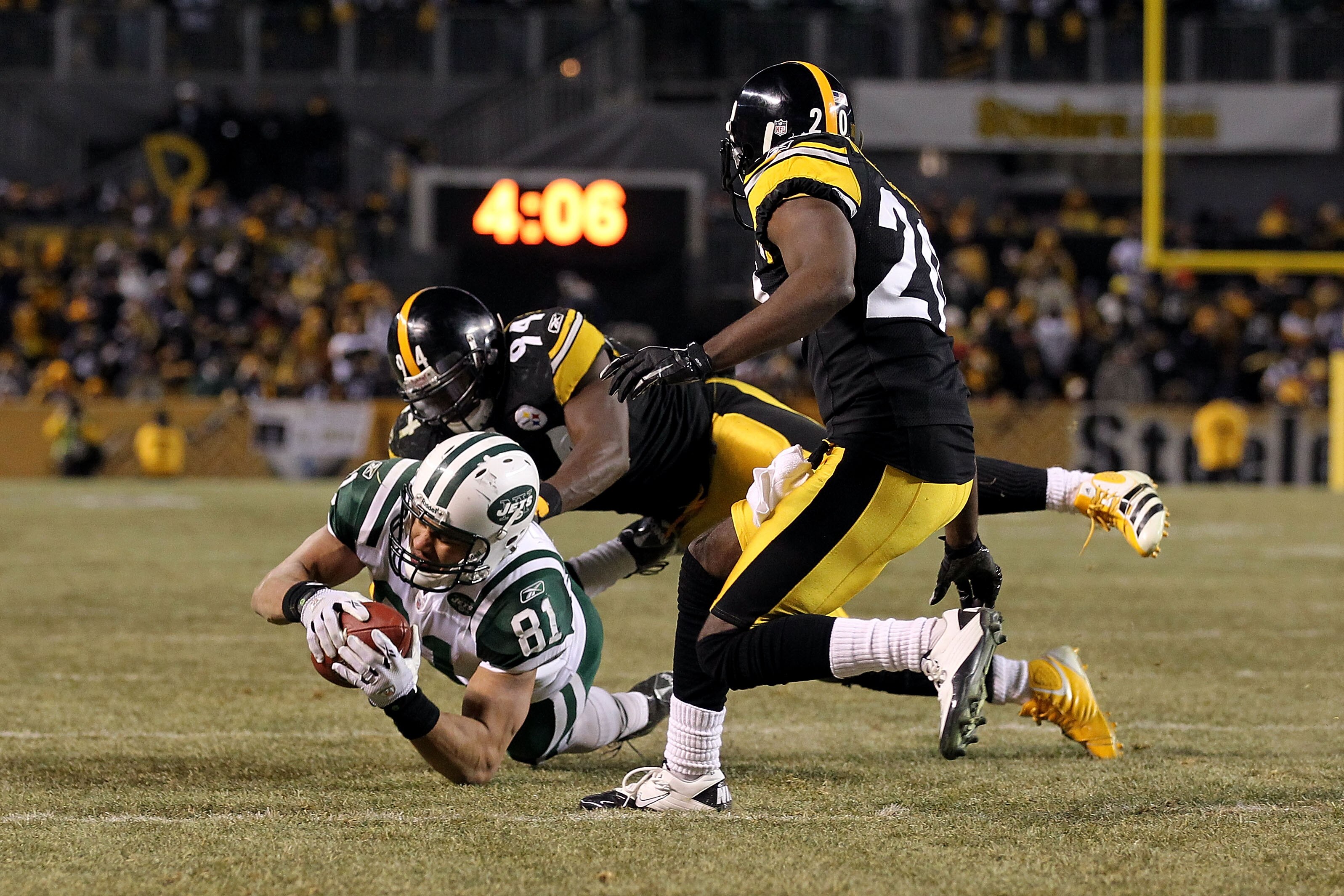 PITTSBURGH, PA - JANUARY 23:  Dustin Keller #81 of the New York Jets is tackled by Lawrence Timmons #94 and Bryant McFadden #20 of the Pittsburgh Steelers during the 2011 AFC Championship game at Heinz Field on January 23, 2011 in Pittsburgh, Pennsylvania