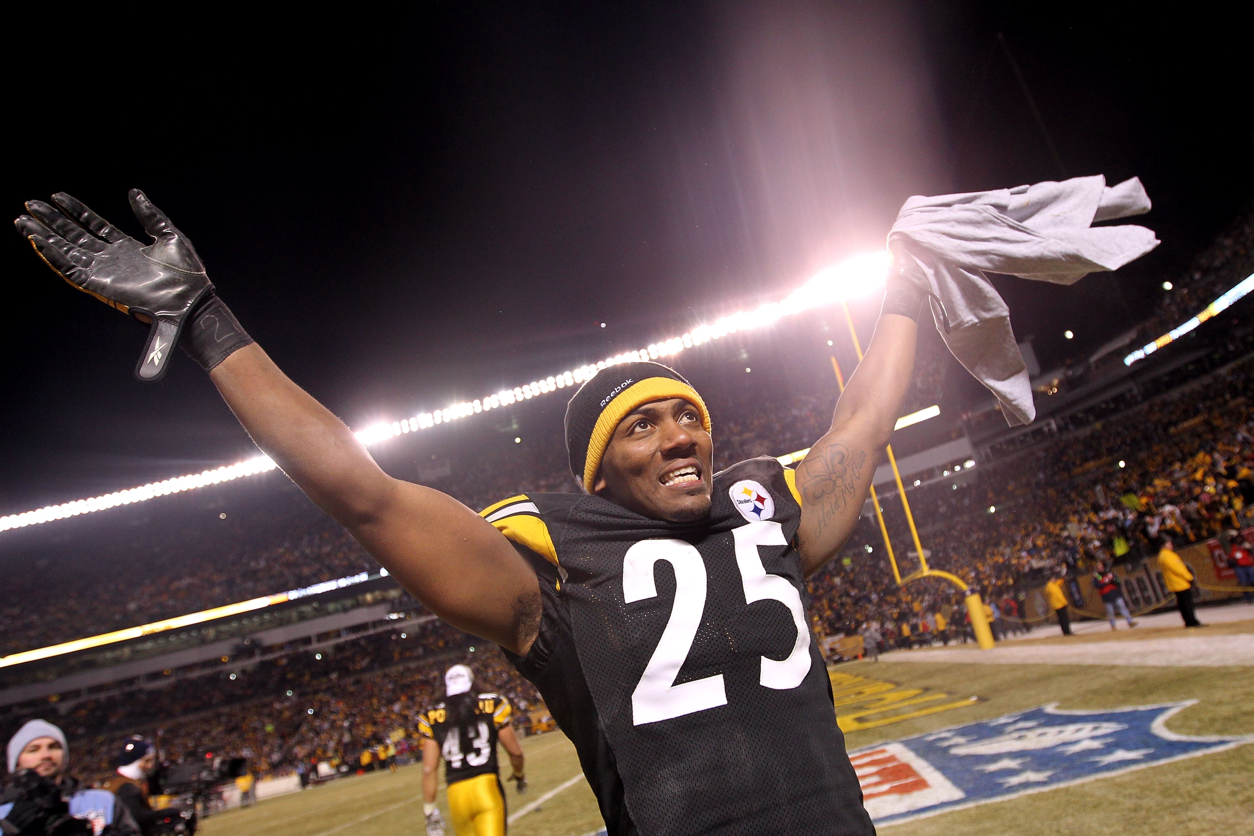 PITTSBURGH, PA - JANUARY 23:  Ryan Clark #25 of the Pittsburgh Steelers celebrates their 24 to 19 win over the New York Jets in the 2011 AFC Championship game at Heinz Field on January 23, 2011 in Pittsburgh, Pennsylvania.  (Photo by Nick Laham/Getty Imag