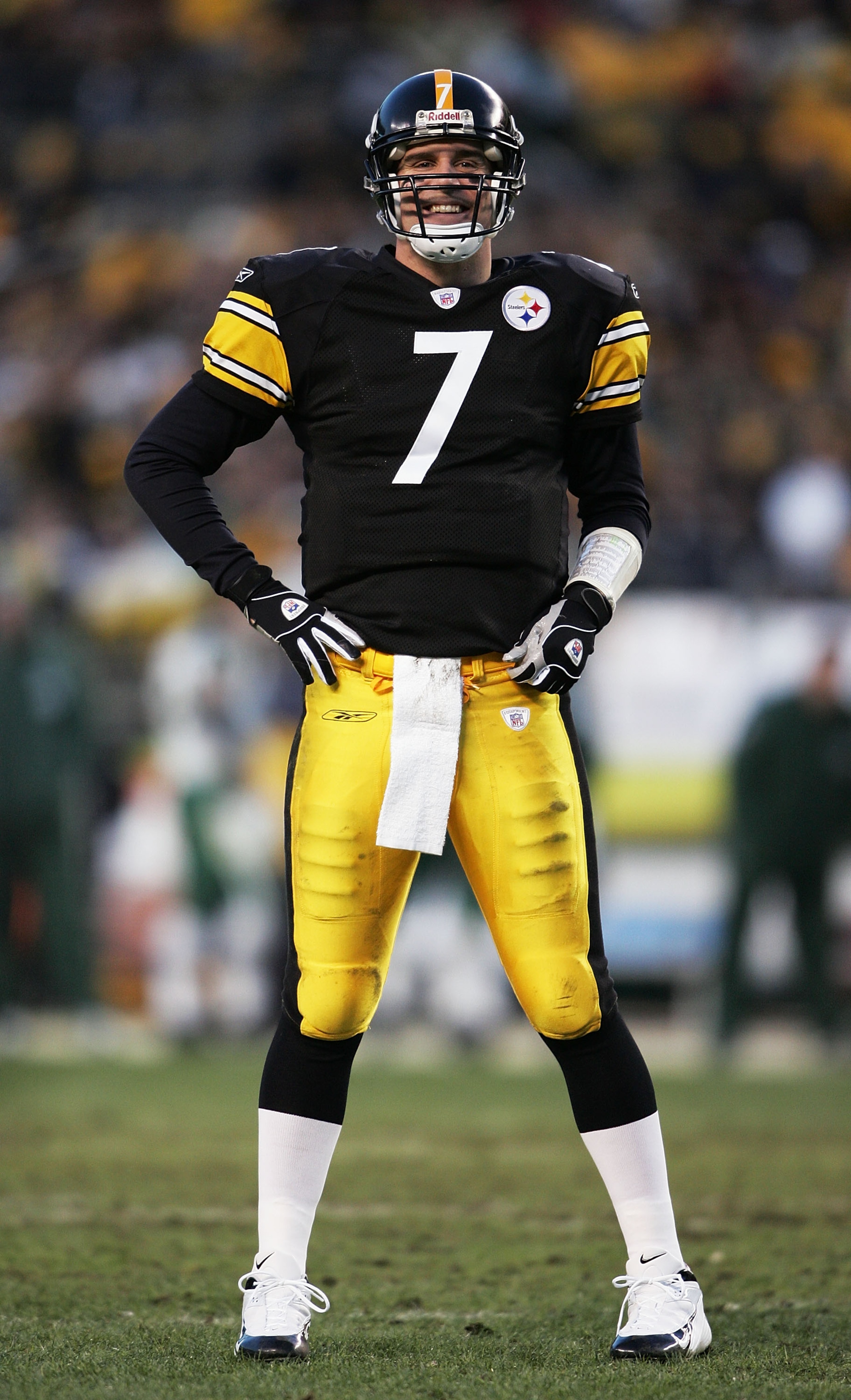 PITTSBURGH - JANUARY 15:  Quarterback Ben Roethlisberger #7 of the Pittsburgh Steelers smiles broadly during the first half against the New York Jets in an AFC divisional game at Heinz Field on January 15, 2005 in Pittsburgh, Pennsylvania. (Photo by Andy 