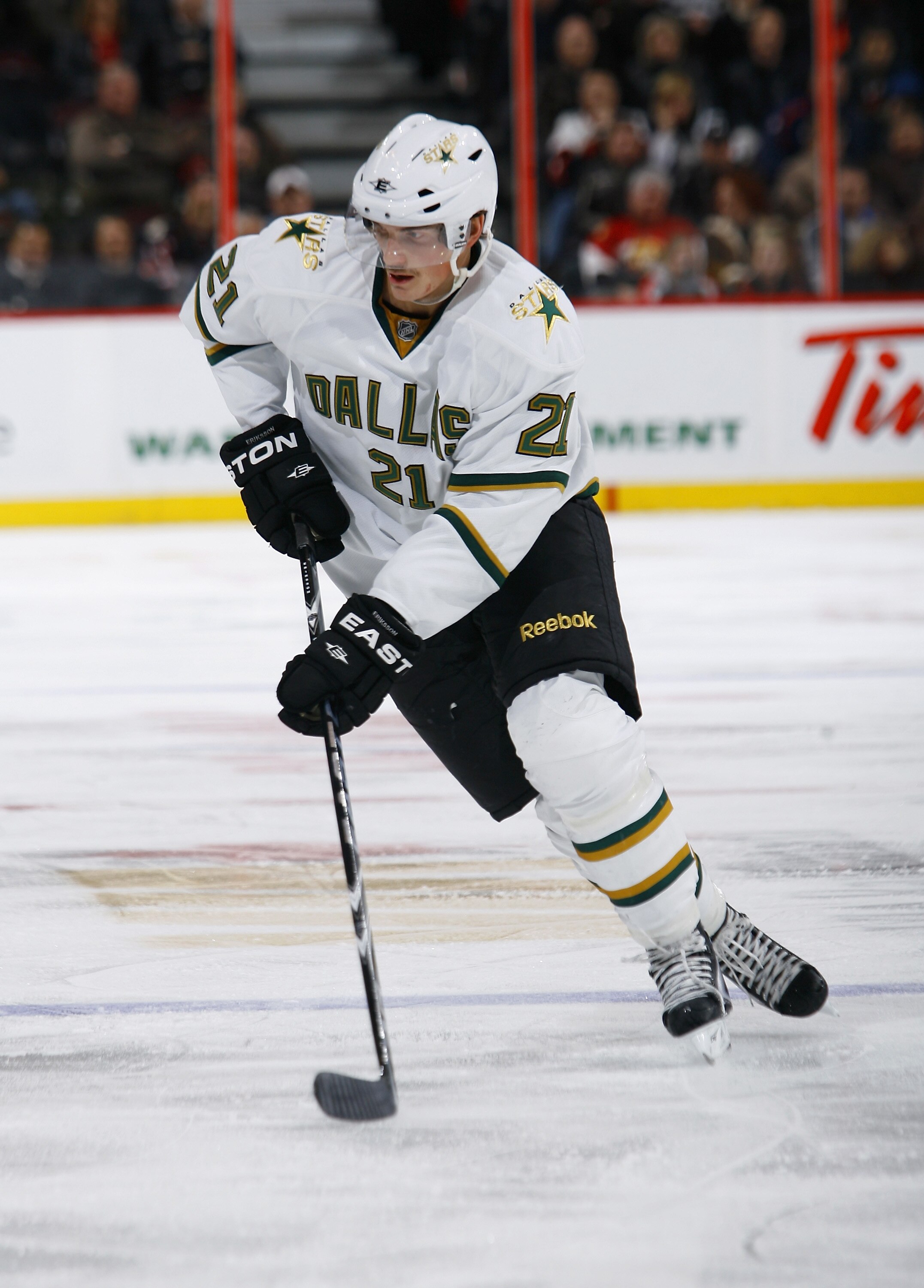 OTTAWA, ON - NOVEMBER 24: Loui Eriksson #21 of the Dallas Stars carries the puck up ice in a game against the Ottawa Senators at Scotiabank Place on November 24, 2010 in Ottawa, Ontario, Canada. (Photo by Phillip MacCallum/Getty Images)